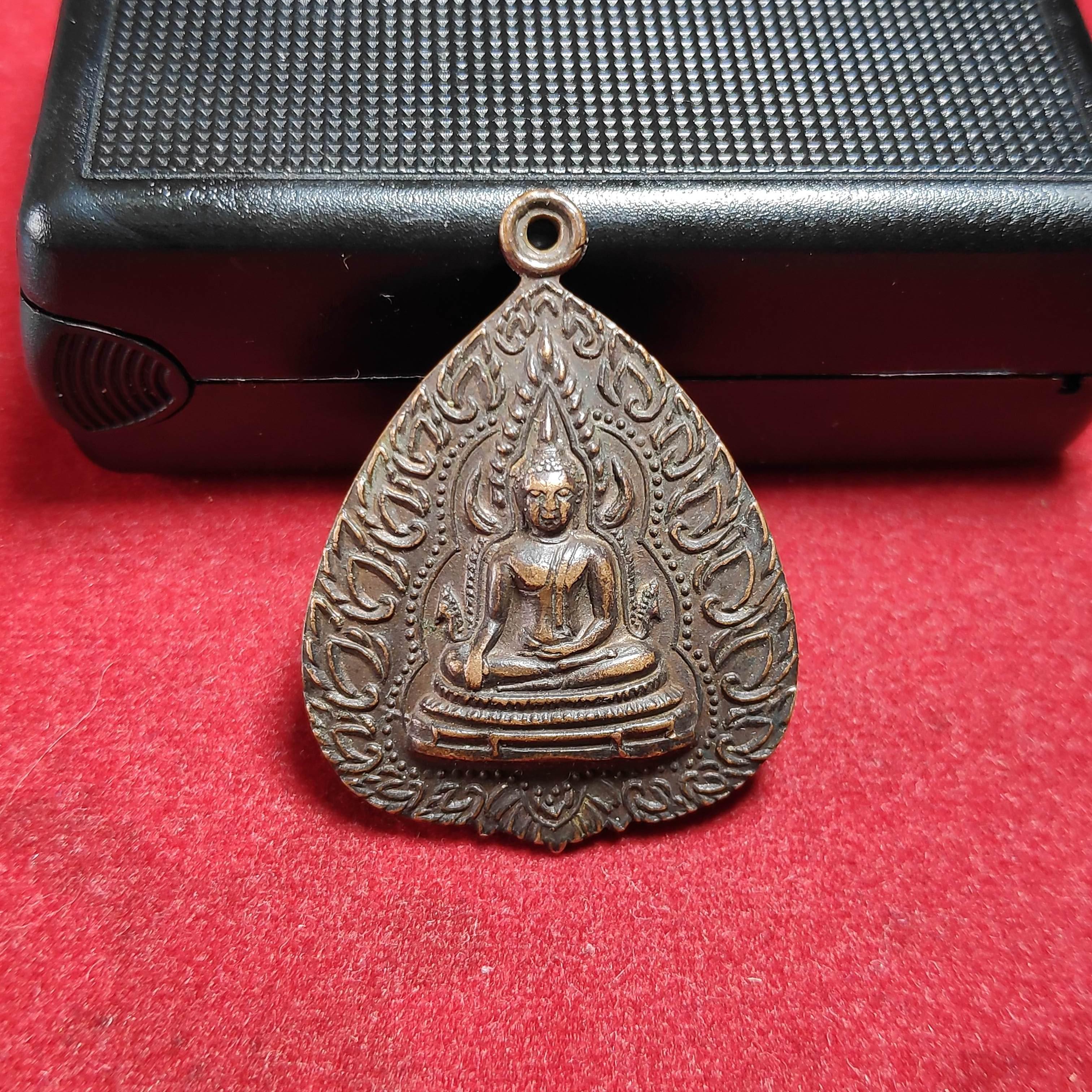 เหรียญใบโพธิ์พระพุทธชินราชหลังอกเลาออกวัดวังทองปี2514