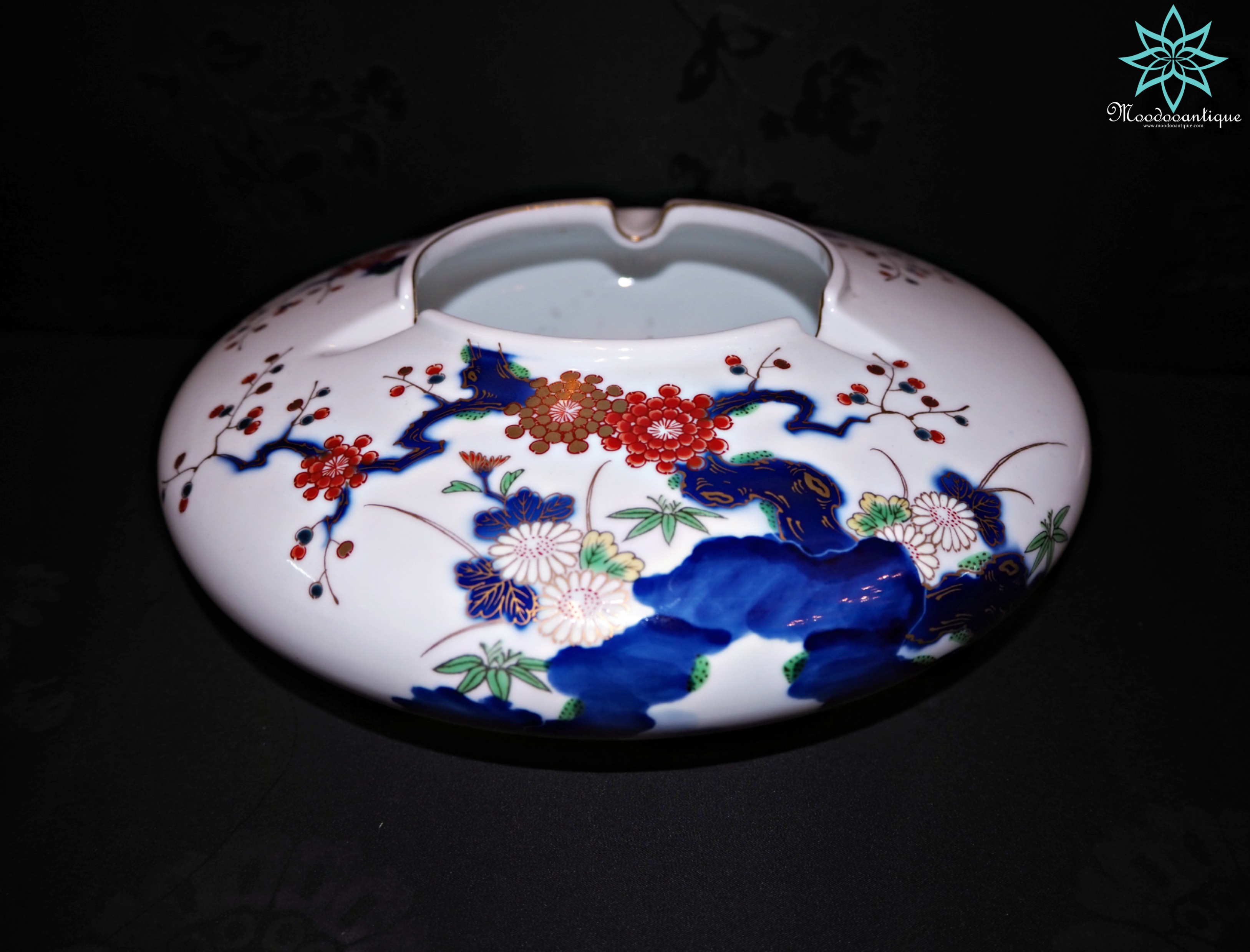 โถแจกันลายดอกเหมย