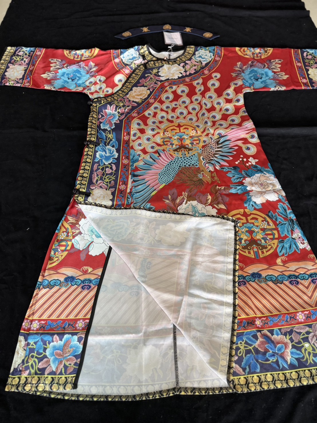 ชุดราชวงค์ชิงสีแดง