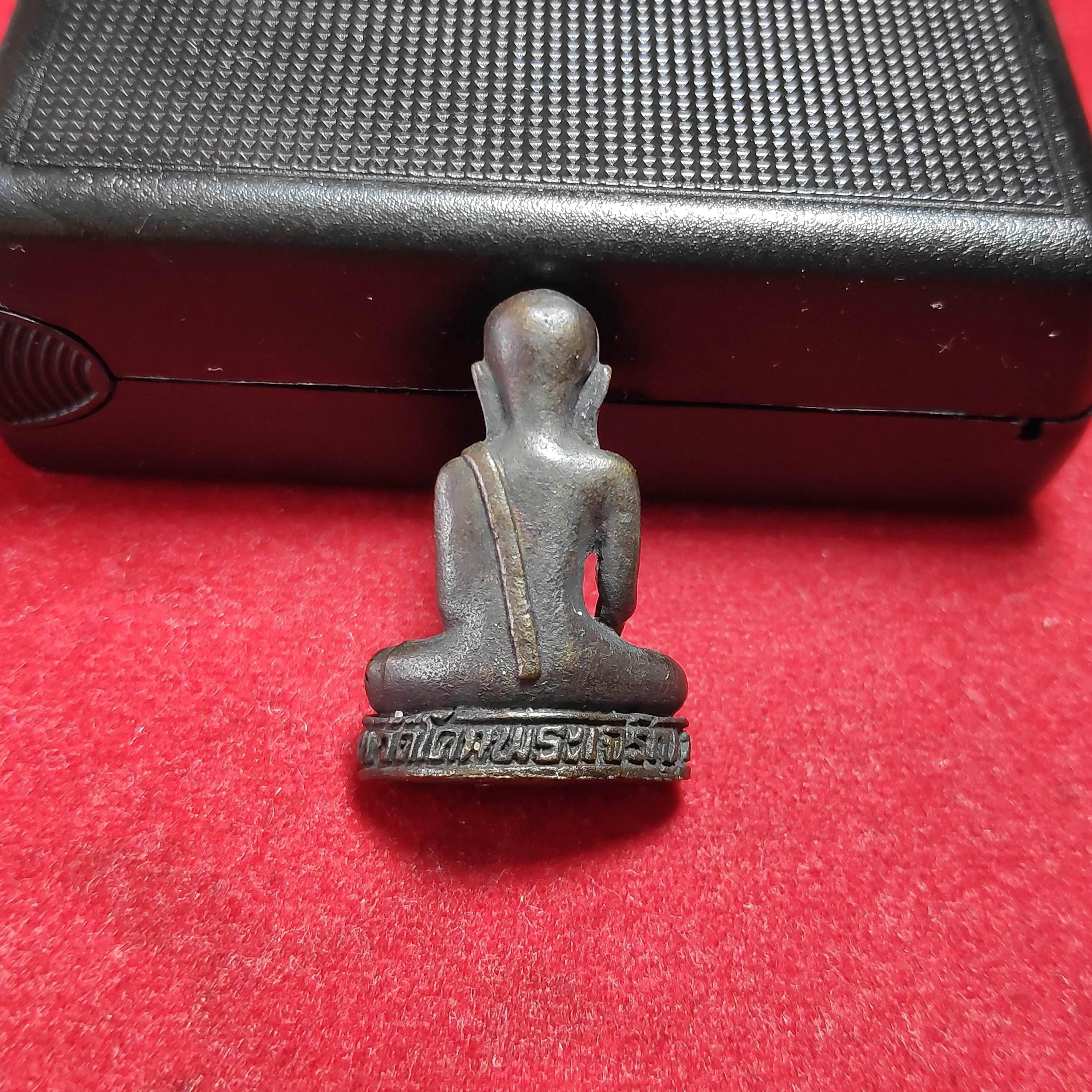 พระกริ่งรูปหล่อหลวงพ่อเเดง(เหล็ง)วัดโคกพระเจริญ