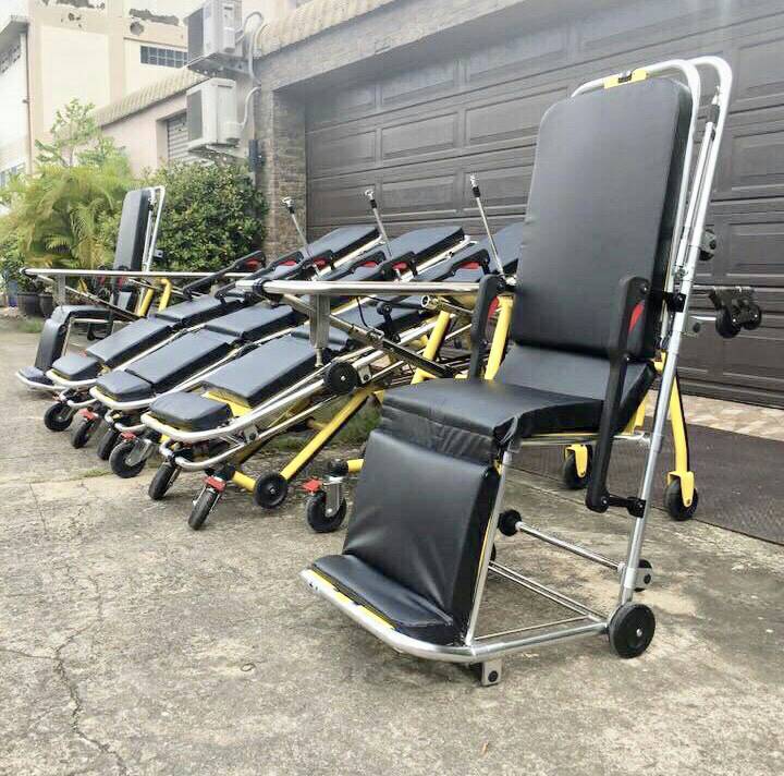 เตียงฉุกเฉินประจำรถพยาบาล (Stretcher) แบบปรับนั่ง-นอน (สีดำ) รหัส MEN03