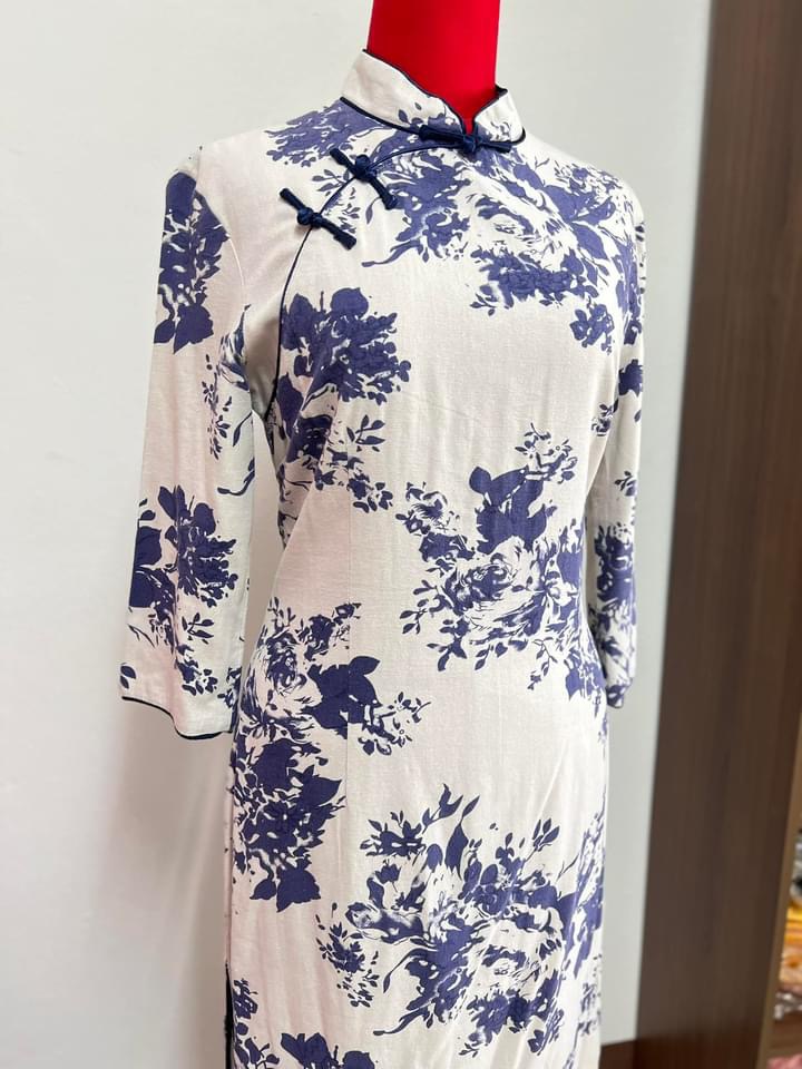 กี่เพ้าลายดอกโบตั๋น สีฟ้า