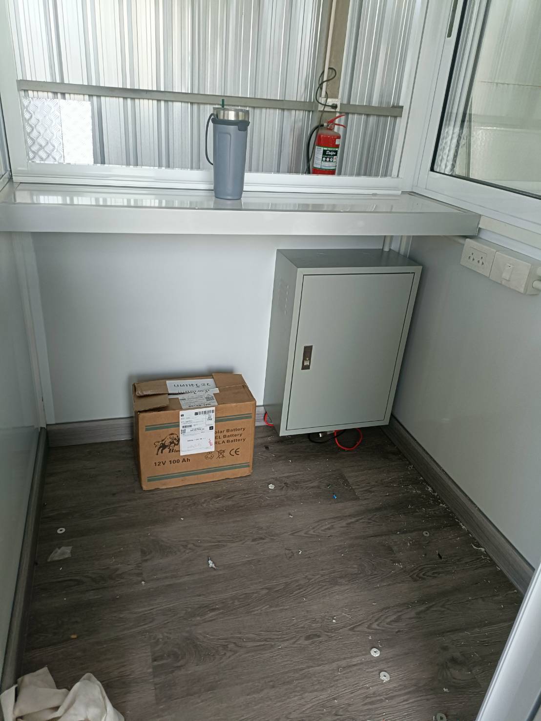 ชุดนอนนา 3000W suoer พร้อมแผง 50W วัตต์ + แบตเตอรี่ 100A+ ชุดคอนโทรล ชาร์จเจอร์ โซล่าเซลล์ พลังงานแสงอาทิตย์ 12Vและ 12Vto 220V +ตู้เก็บอุปกรณ์