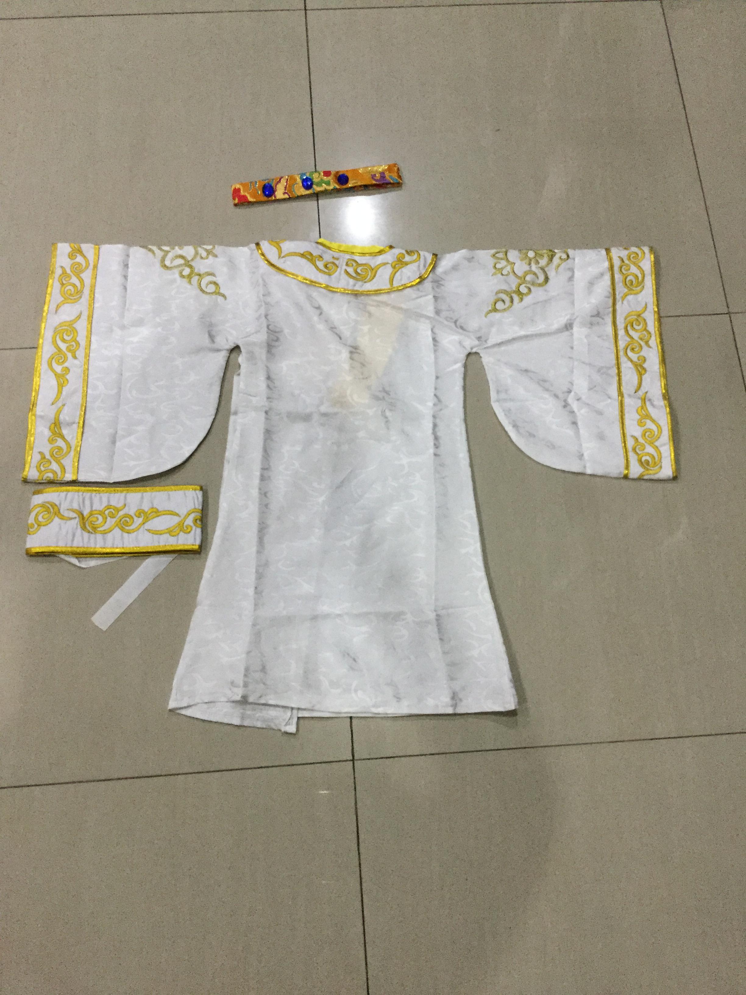 ชุดท่านชายน้อย สีเหลืองลายปัก รหัส V 88 สินค้าพร้อมส่ง