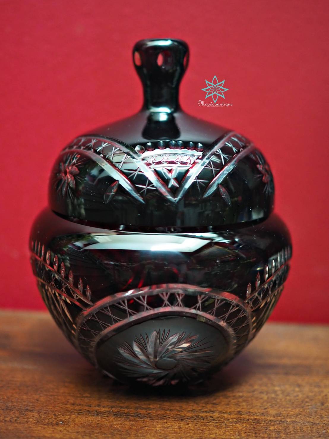 โถคริสตัล bohemian สีแดง