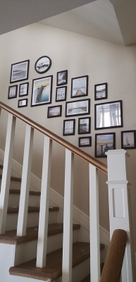 ชุดกรอบรูปติดผนังบันได Stairway18 (View) กรอบรูปไม้ 17 ชิ้นพร้อมภาพตามแบบ + รูปแคนวาส 1 ชิ้น และวัสดุติดตั้ง