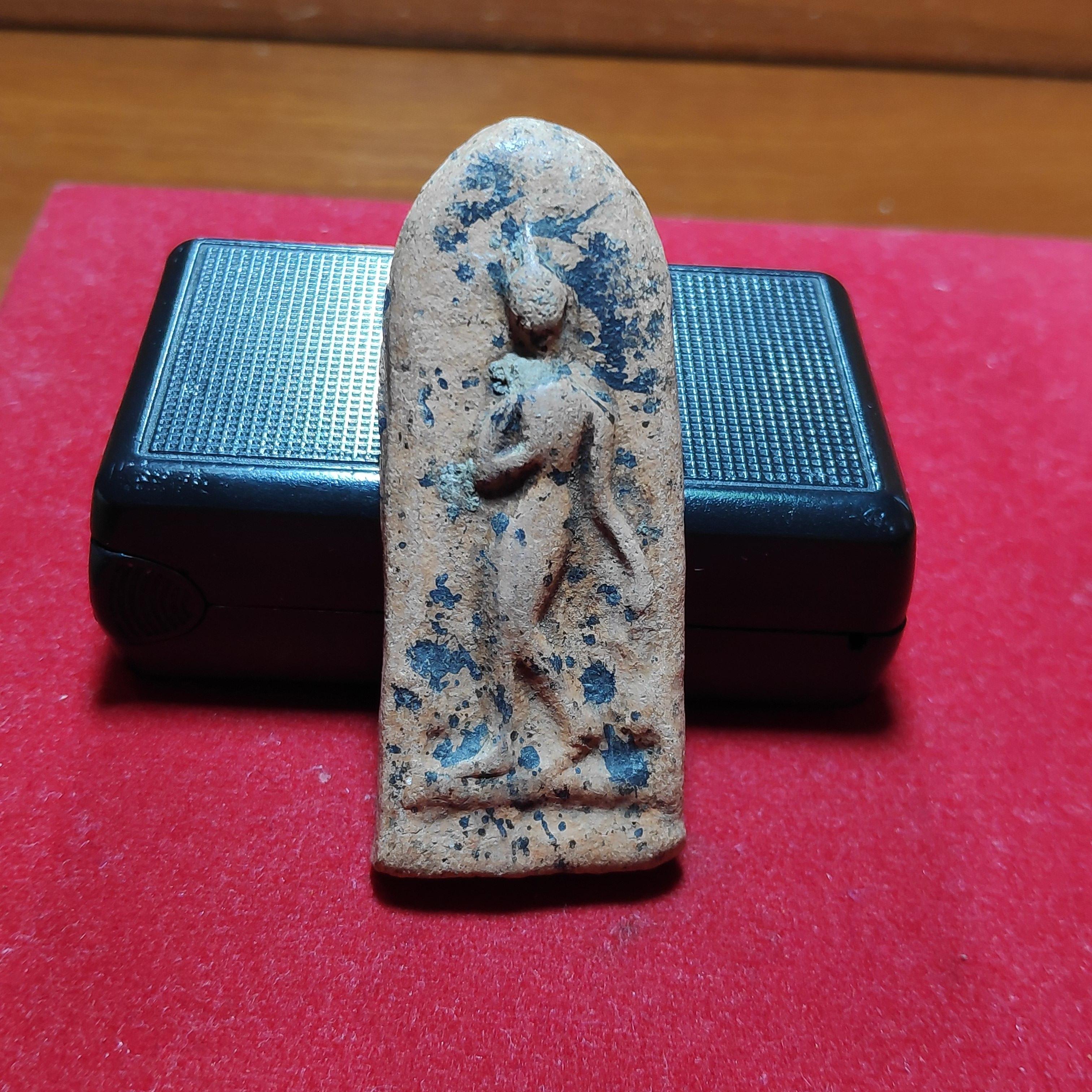 พระลีลาสรรค์กรุวัดบรมธาตุเนื้อดิน