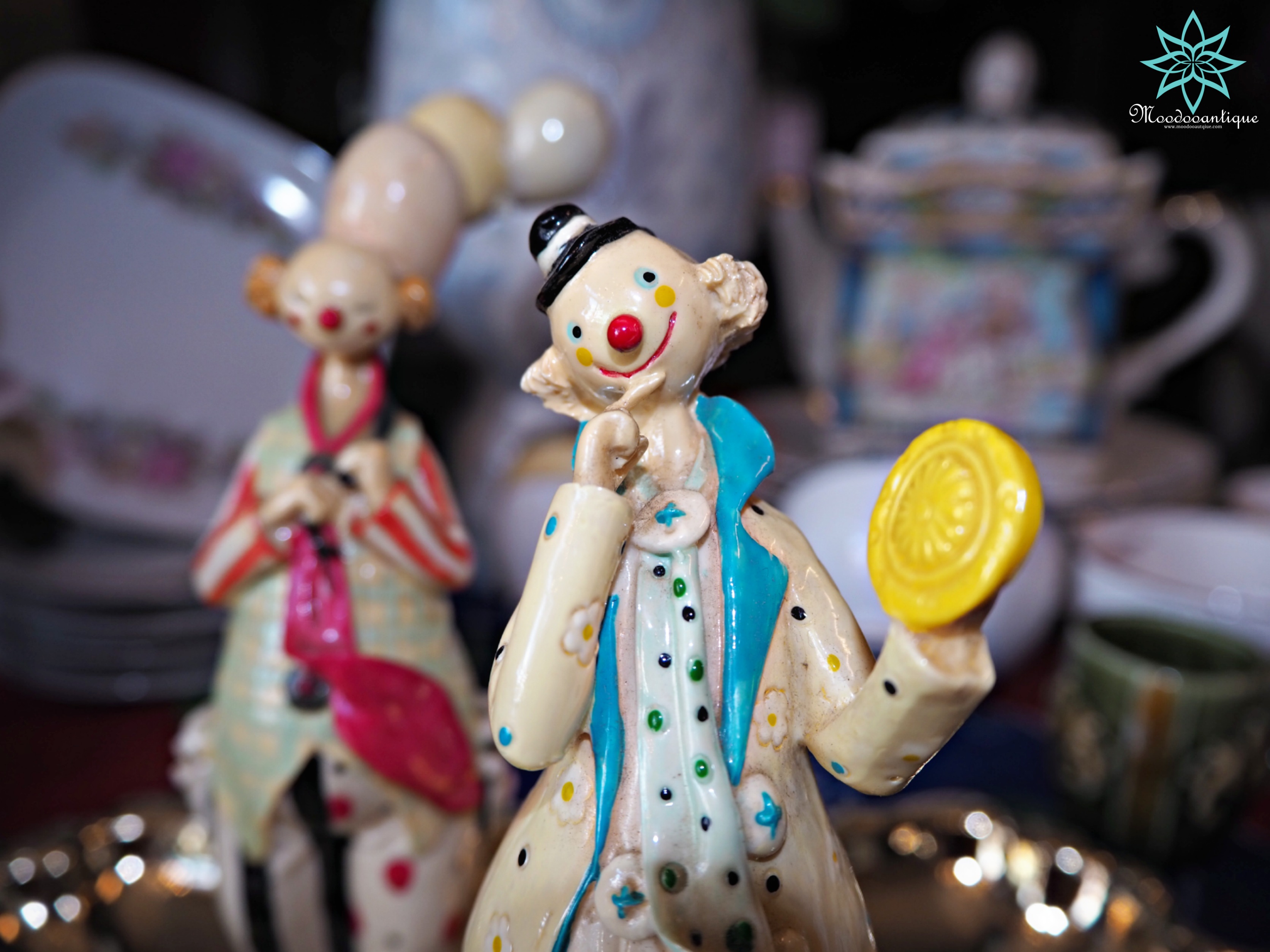 ตุ๊กตาตัวตลกดินปั้น