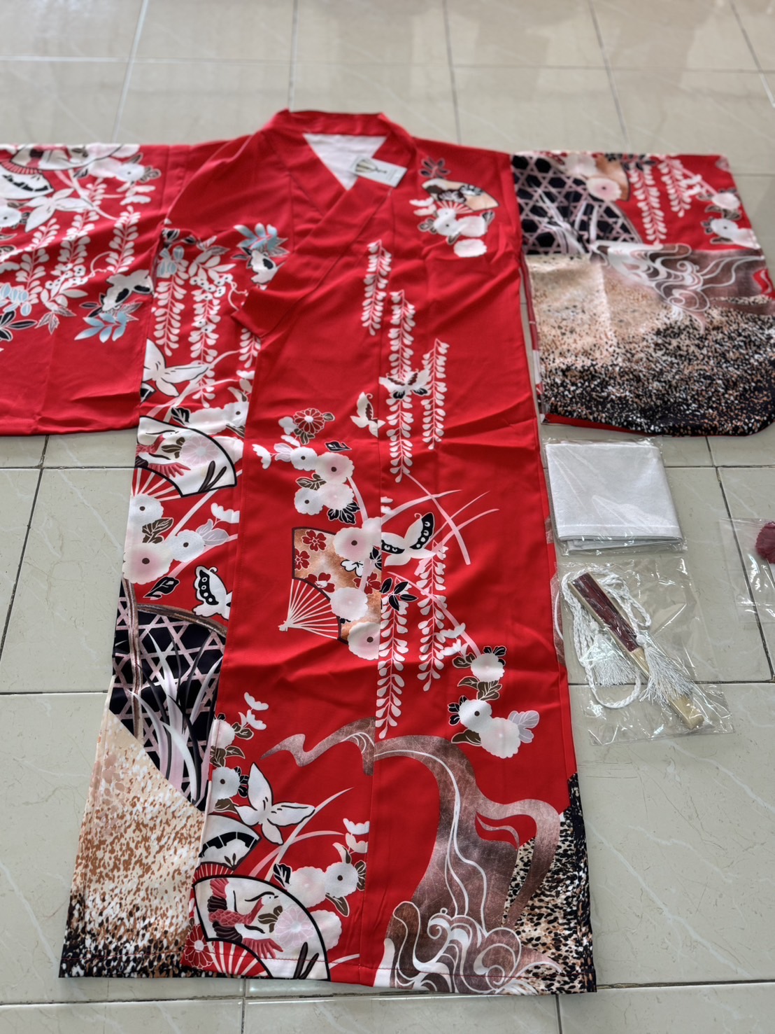#กิโมโน สีแดง พร้อมส่ง