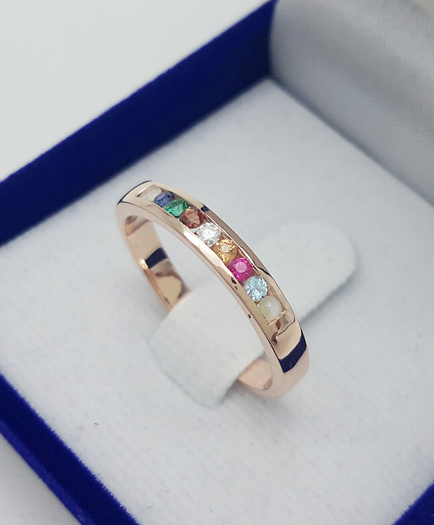 แหวนนพเก้าประดับเพชรแท้ และ พลอยนพเก้าแท้