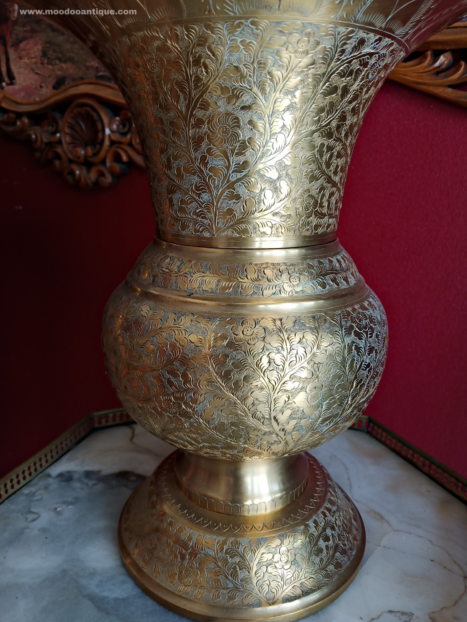 กระโถนปากแตรทองเหลืองเก่าตอกลาย