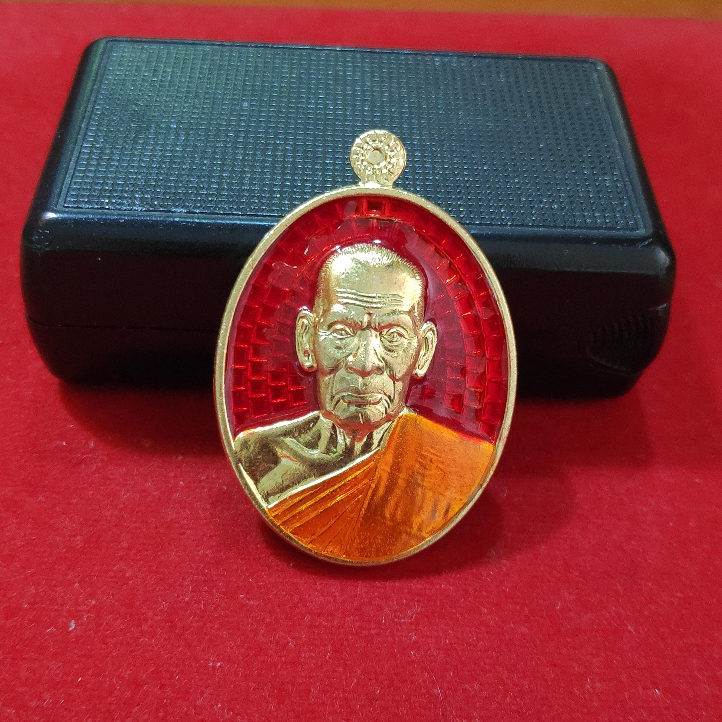 เหรียญลงยารุ่นโคตรเศรษฐีบารมีหลวงพ่อพัฒน์วัดห้วยด้วนปี2563