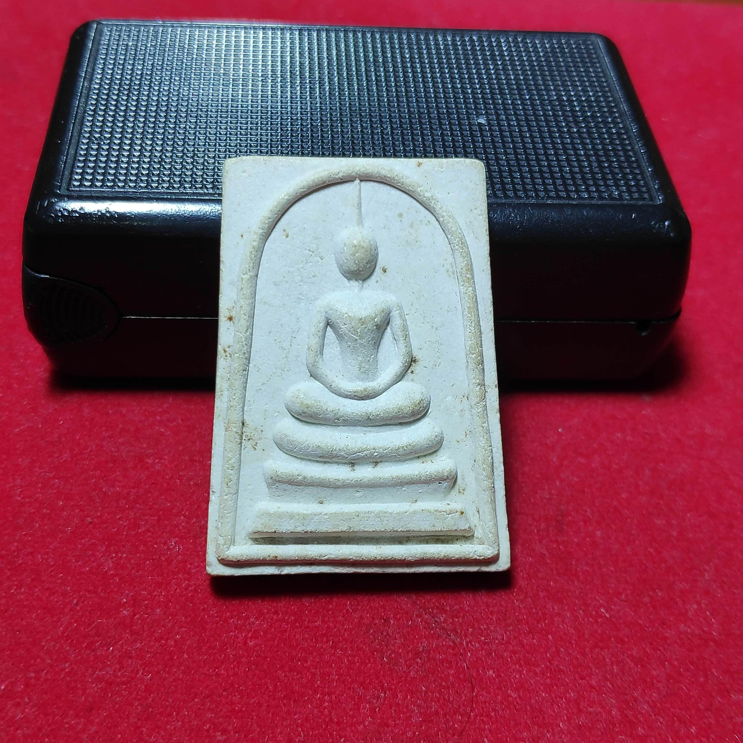 พระสมเด็จนะเมตตาหลวงปู่ท่อนญาณธโรวัดศรีอภัยวันปี2541