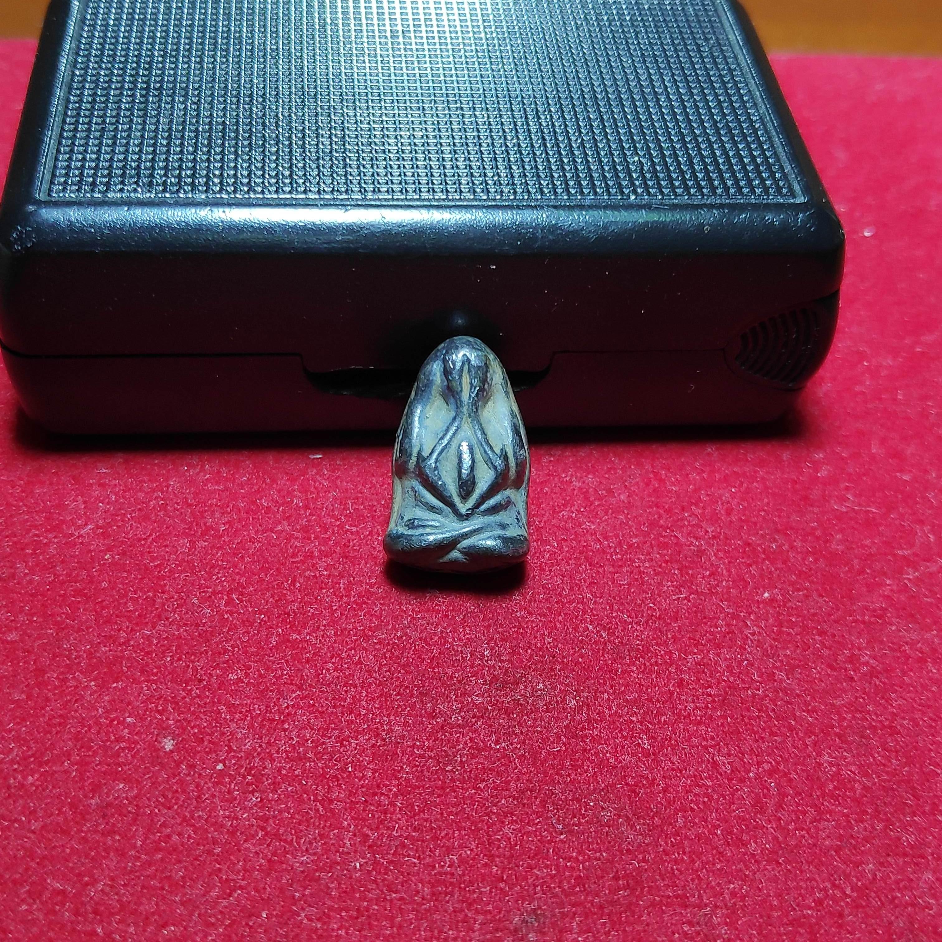 รูปหล่อพระปิดตาพิมพ์สังฆาฎิเจ้าคุณผลวัดหนังเนื้อชิน