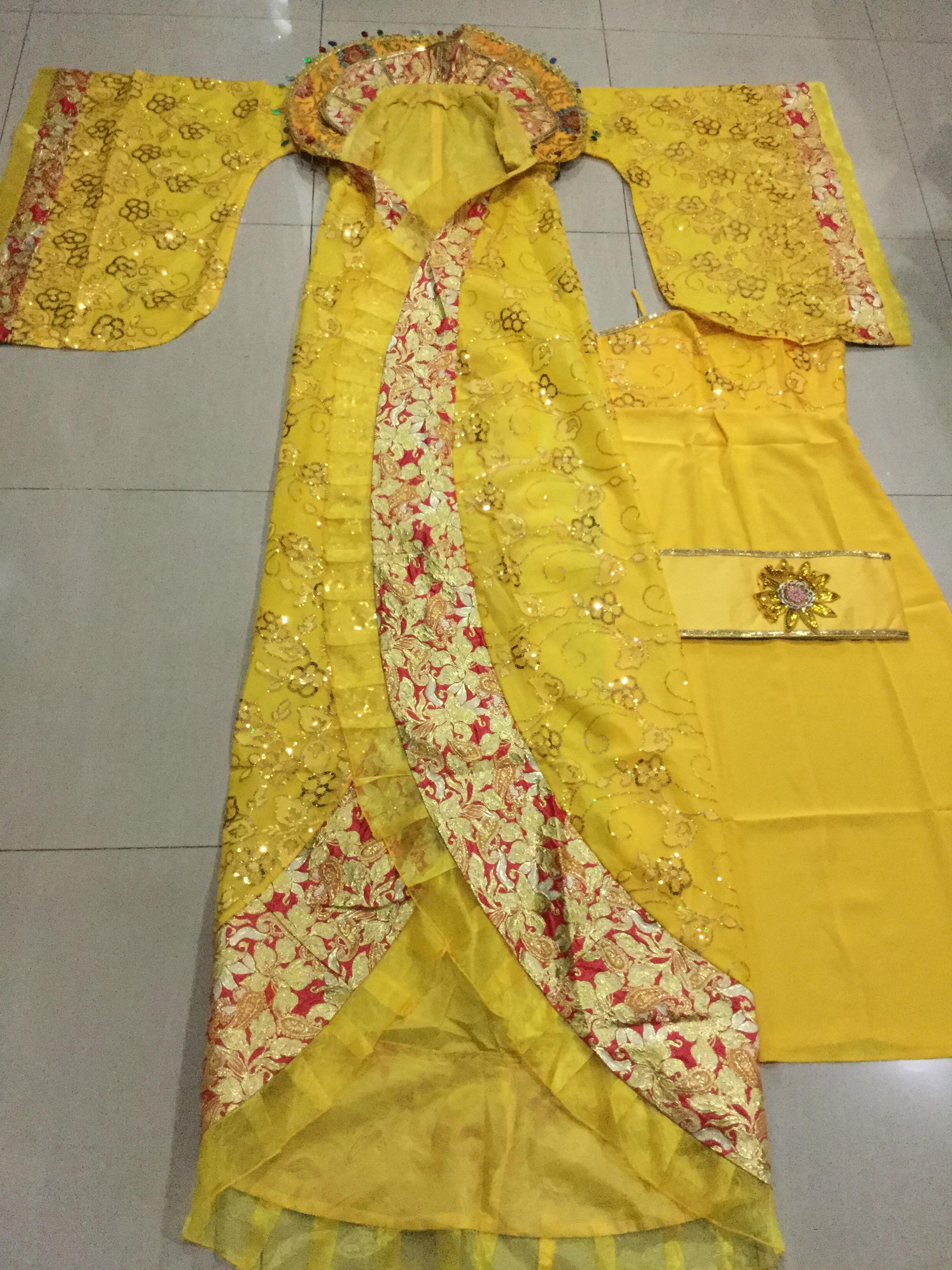 ชุดองค์หญิงราชวงค์ถังสีเหลืองขอบแดง รหัส HN 298 สินค้าพร้อมส่ง