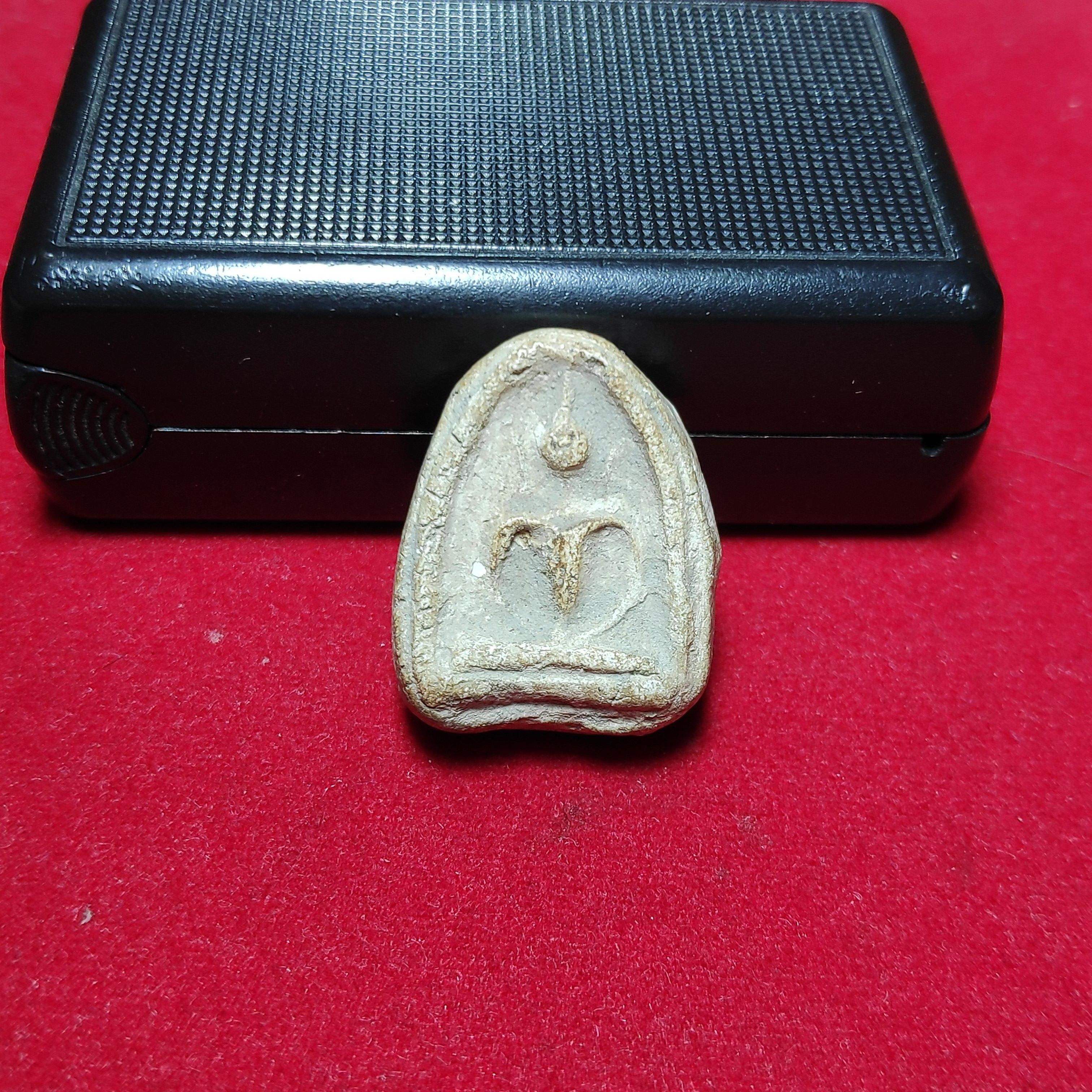 พระสมเด็จพิมพ์ซุ้มกอฐานเตี้ยกรุวัดเงินคลองเตย