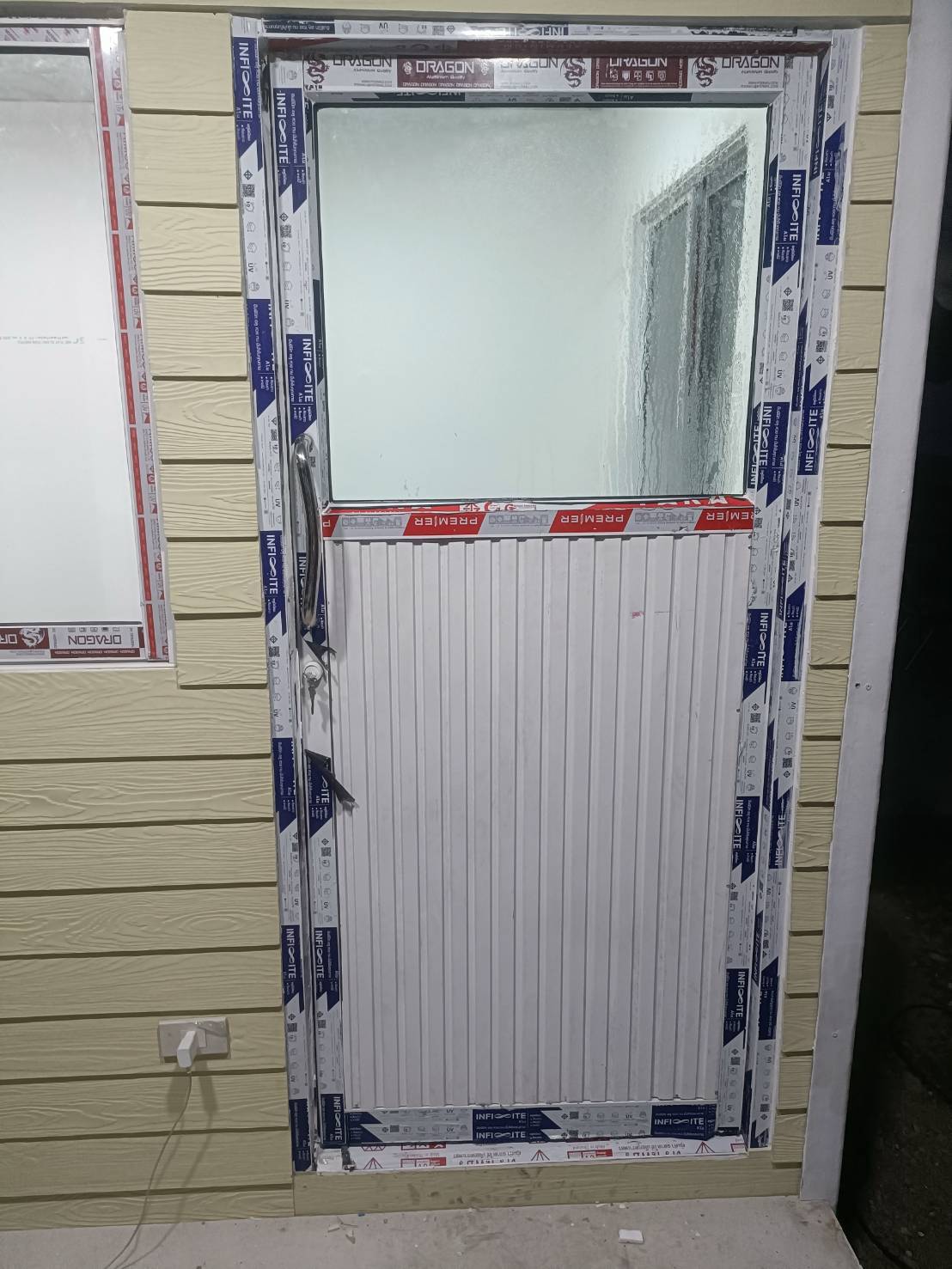 บ้านน็อคดาวน์ขนาด 2*3 เมตร พร้อมกันสาด ระเบียงด้านหน้า UC-K05 *** รวมค่าจัดส่ง