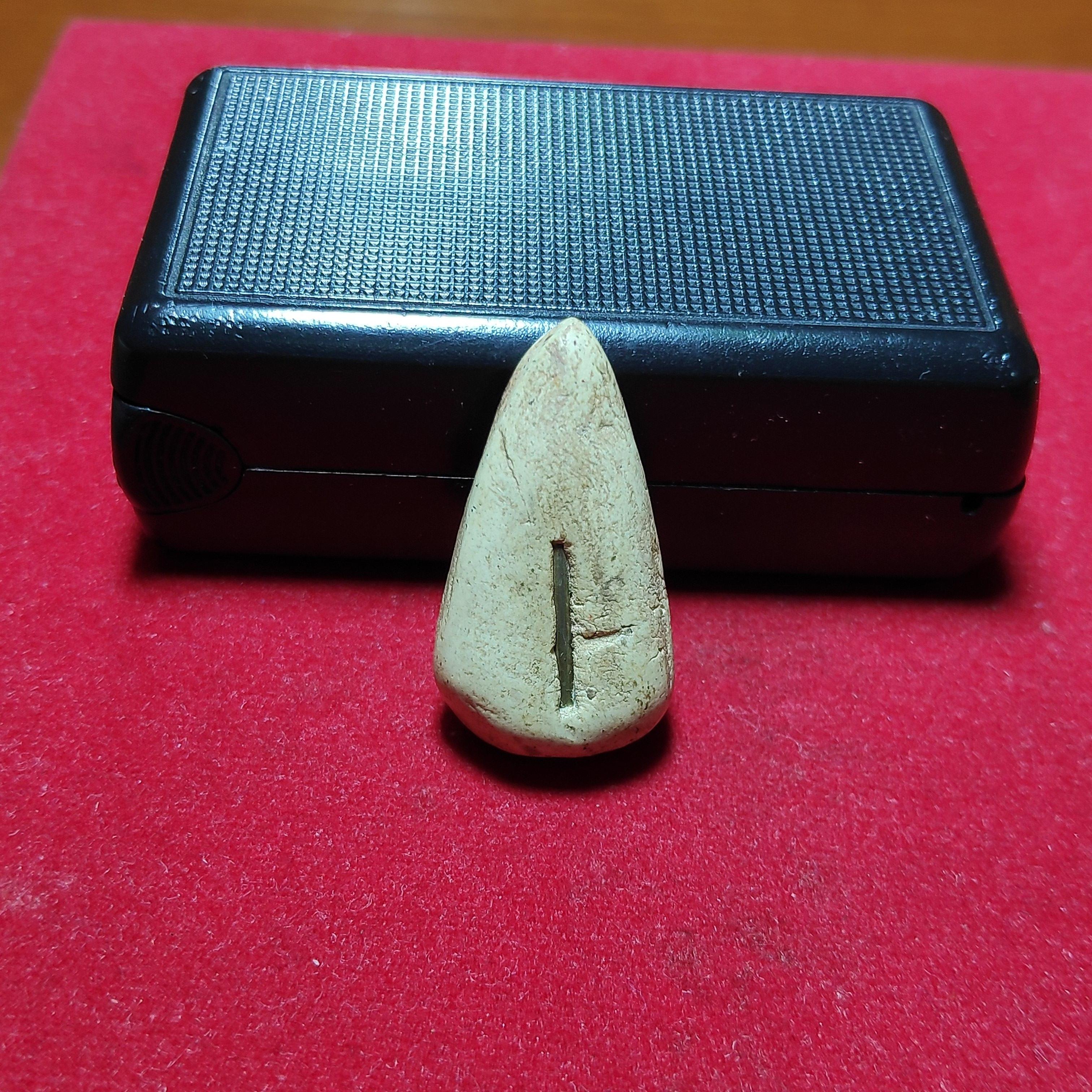 พระปิดตาบัวผุดหลวงปู่ทิมวัดละหารไร่หลังฝังตะกรุดเนื้อผงพุทธคุณ