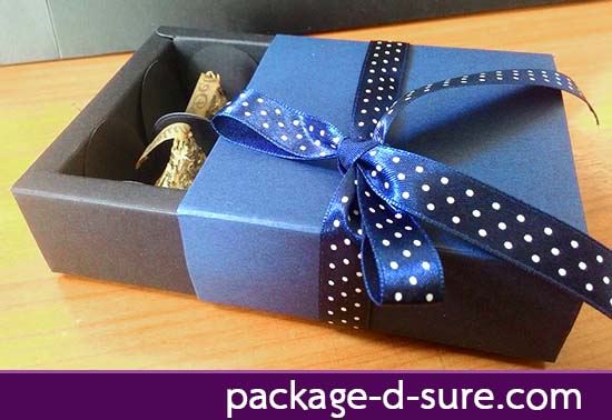 โปรโมชั่น// กล่องช็อคโกแลต 4 ช่อง 9.3x9.3x3.5 สีน้ำเงินกรมท่า