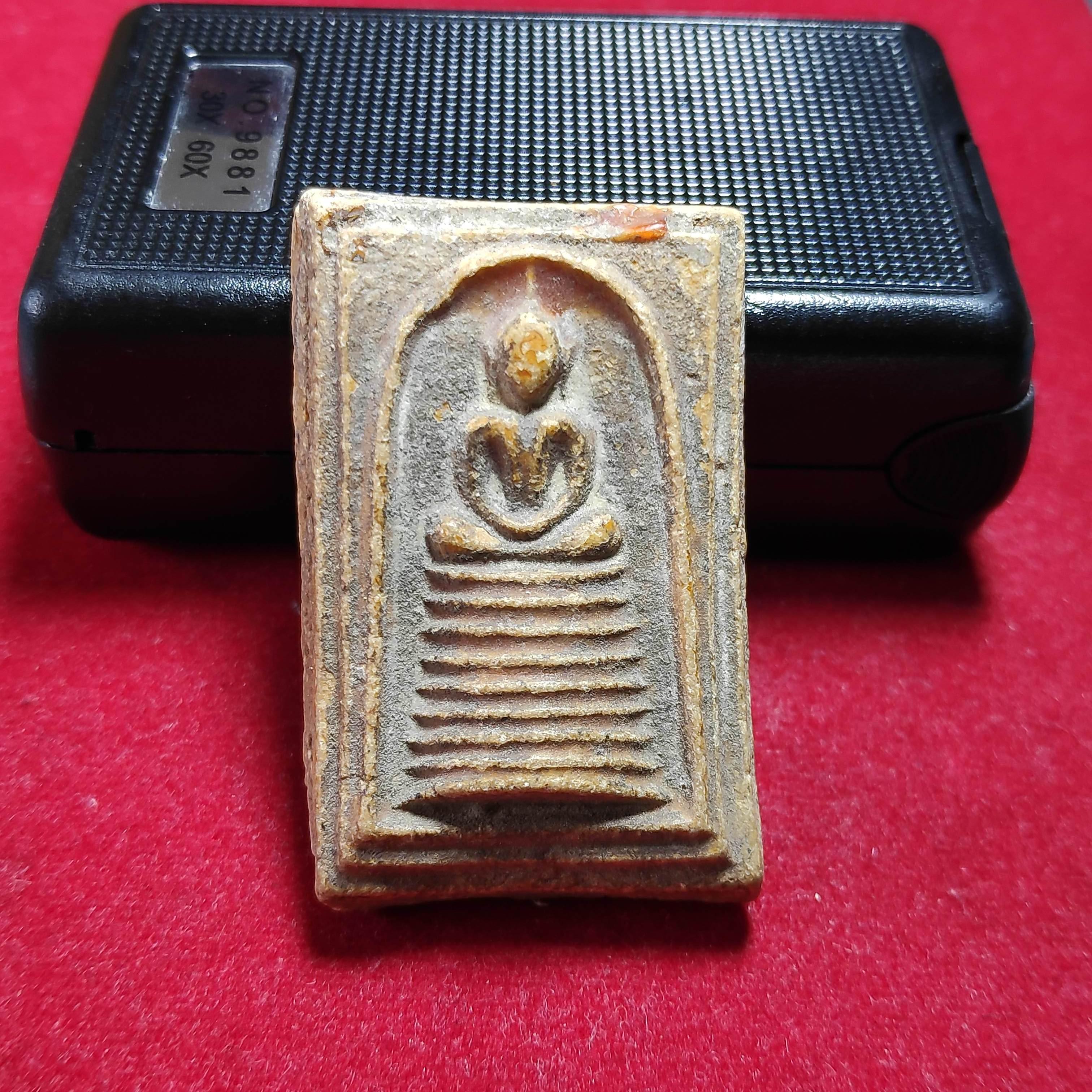 พระสมเด็จพิมพ์อกร่อง9ชั้นหลวงพ่อทาบวัดกระบกขึ้นผึ้ง