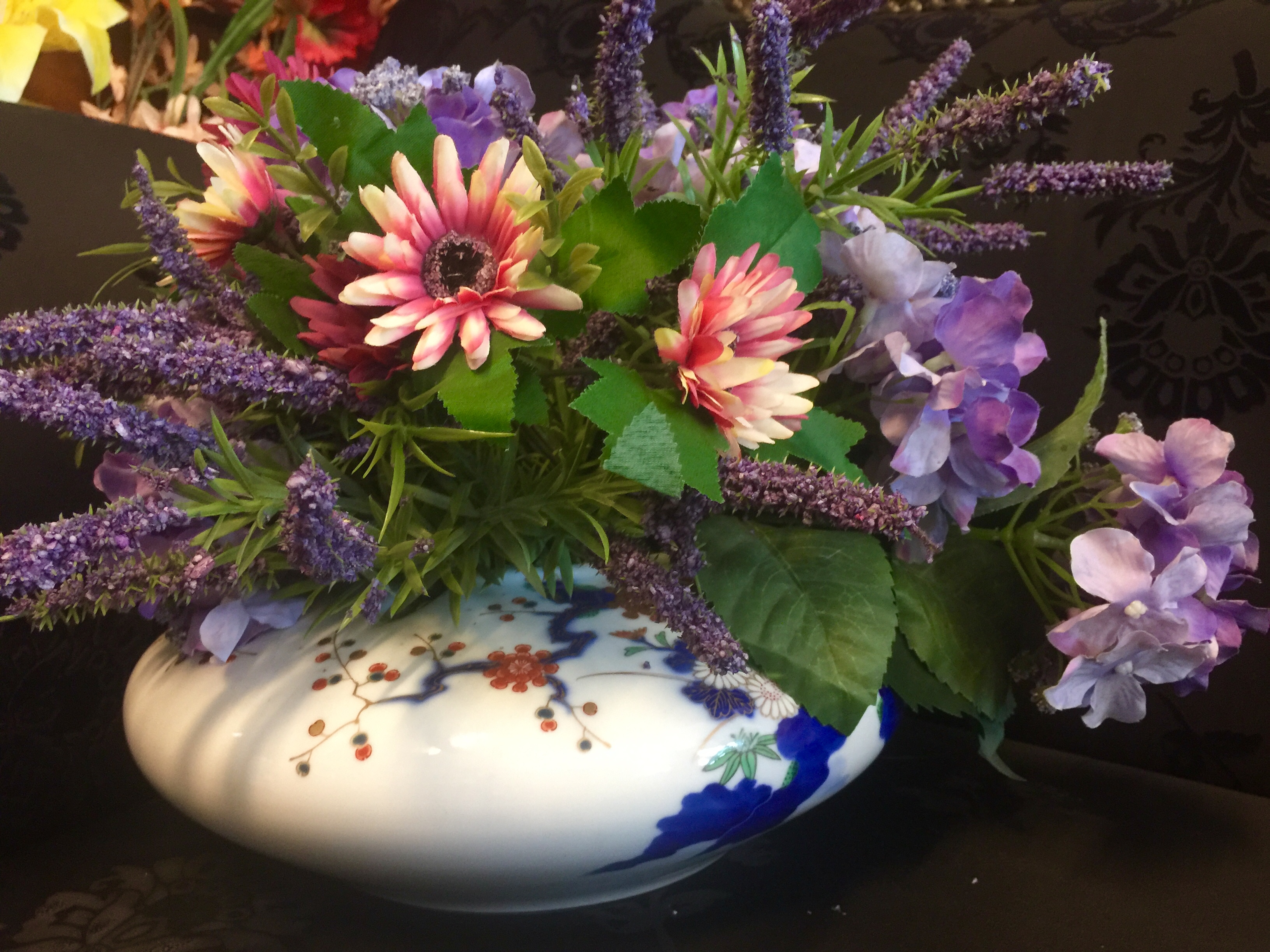 โถแจกันลายดอกเหมย