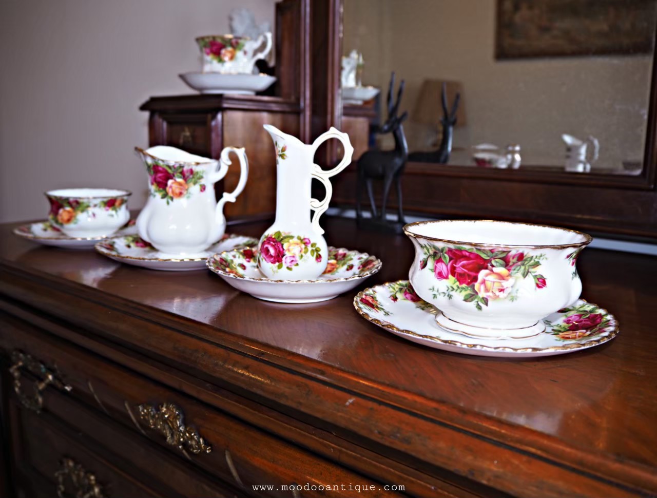 Old Country Roses Royal Albert bone