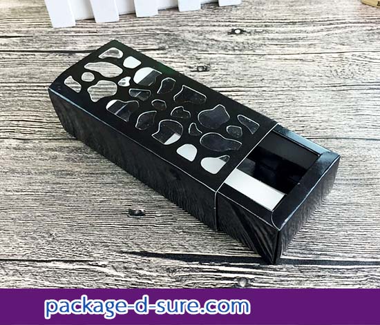 โปรโมชั่น//กล่องมาการองแบบสั้น 4 ชิ้น ลายฉลุ 5.8x12.8x4 สีดำ