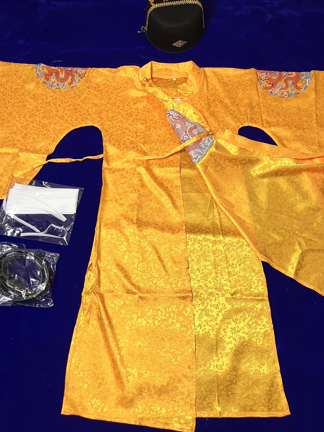 ชุดฮ่องเต้แมนจู สีเหลืองลายปัก รหัส HF 135