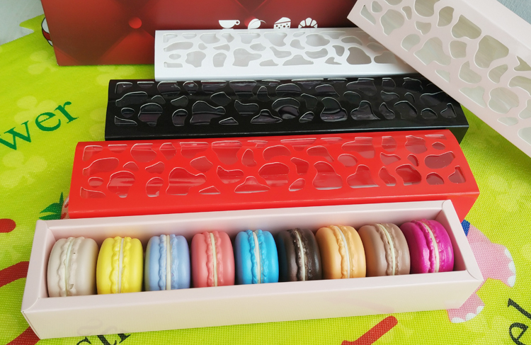 โปรโมชั่น//กล่องมาการองแบบยาว ใส่ 10 ชิ้น ฉลุด้านบน 6x25.8x4 สีแดง