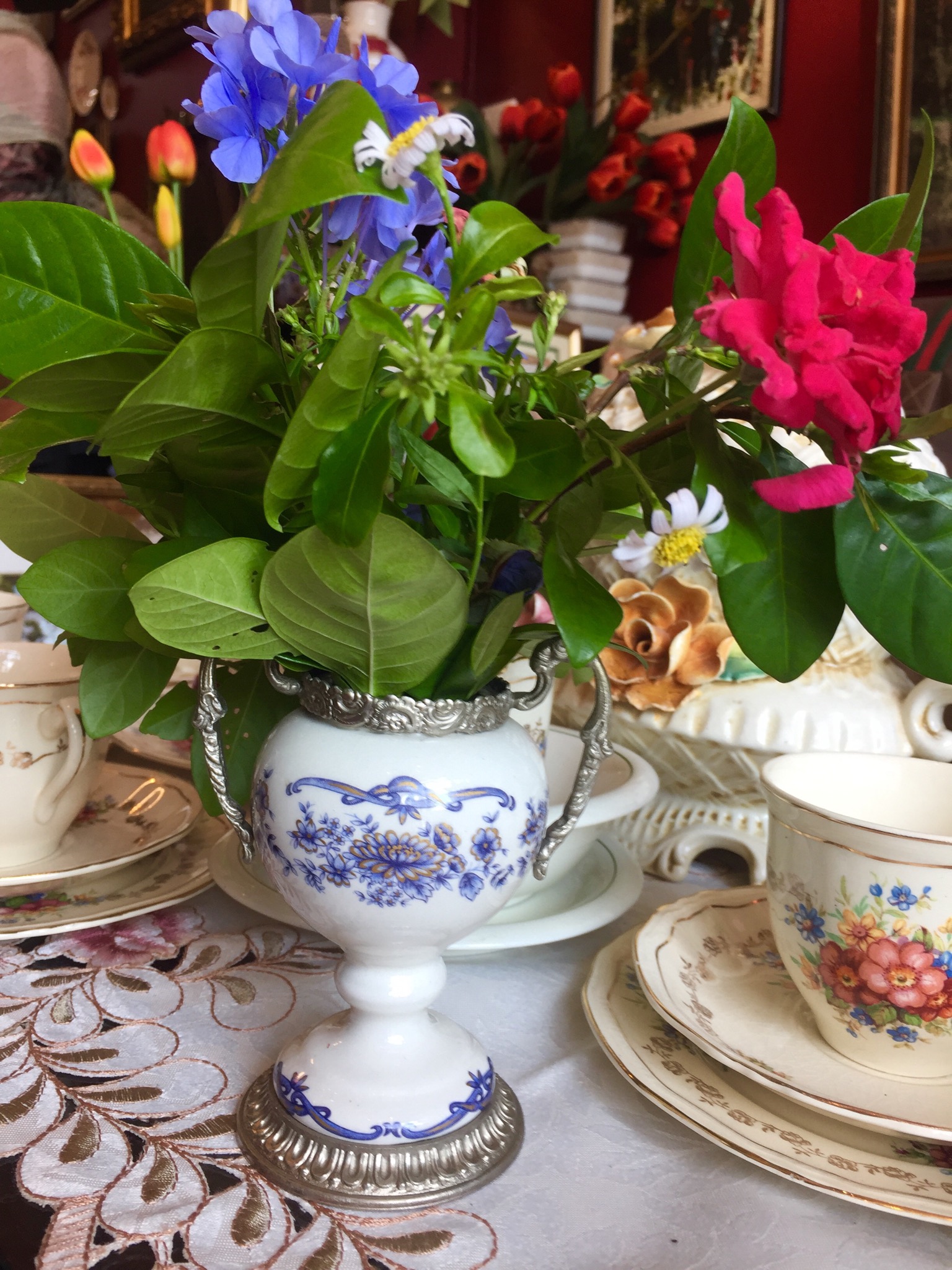 โถแจกันขอบเงินอังกฤษ