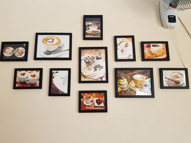 ชุดกรอบรูปติดผนัง Coffee Room กรอบรูป 11 ชิ้น พร้อมรูปภาพตามแบบและวัสดุติดตั้ง