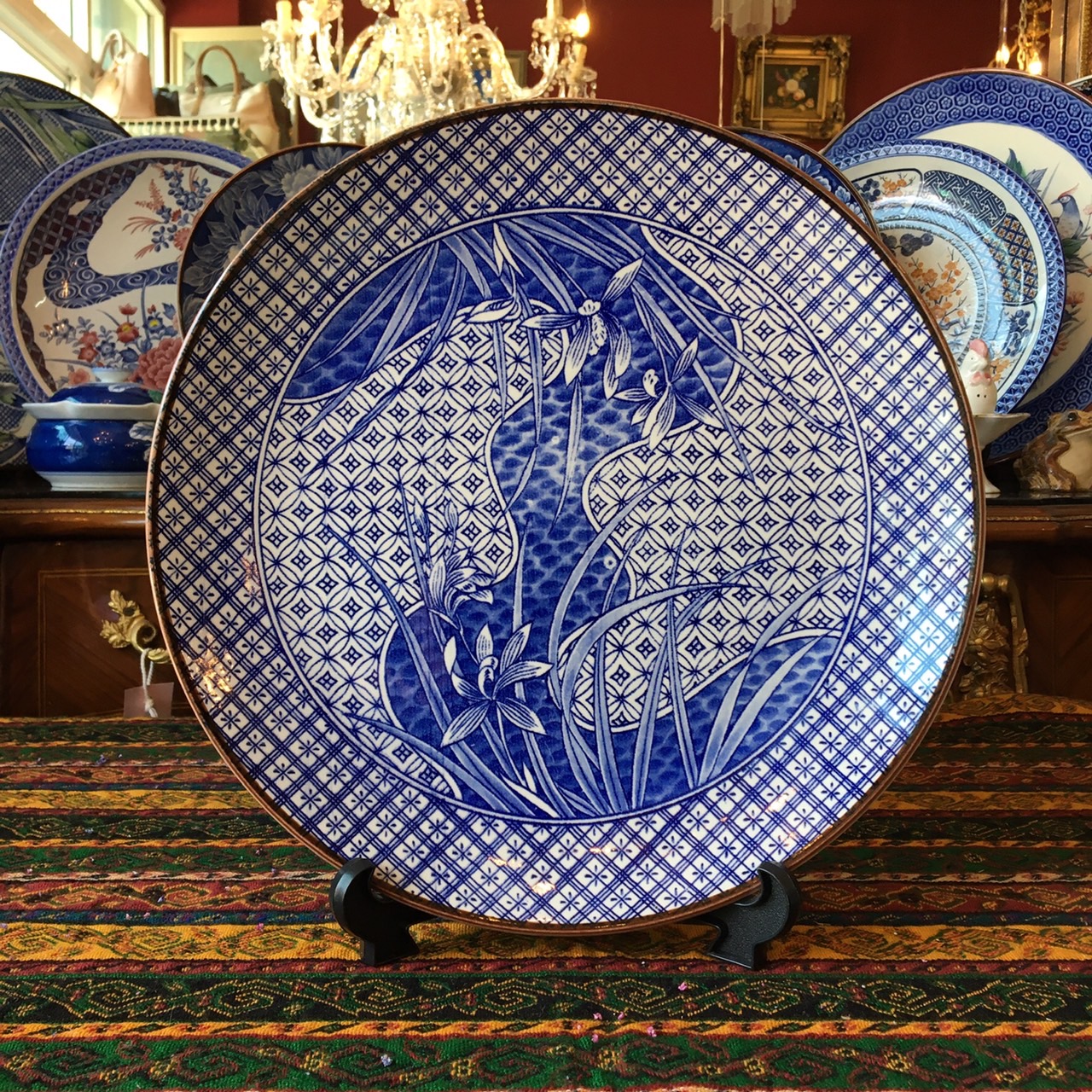 จานใบใหญ่ลายคราม