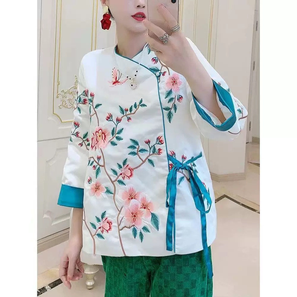 เสื้อสีขาวผ้าโพลีลายปัก สวมหัว รหัส AA55 สินค้าพร้อมส่ง