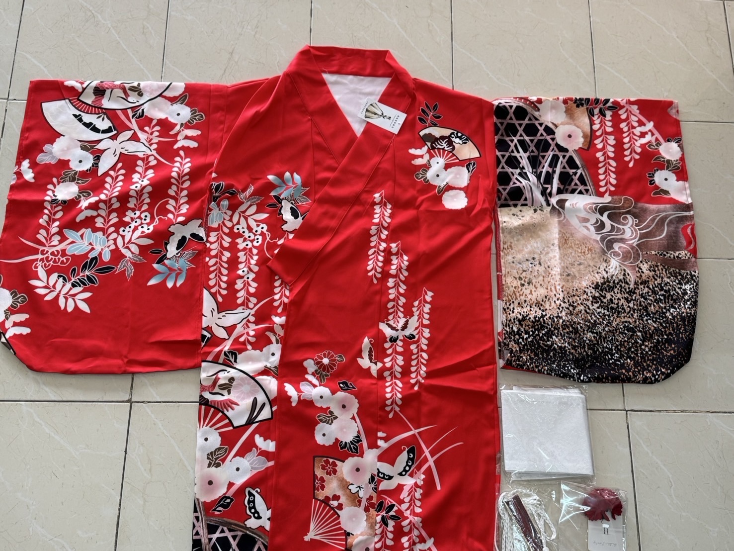 #กิโมโน สีแดง พร้อมส่ง