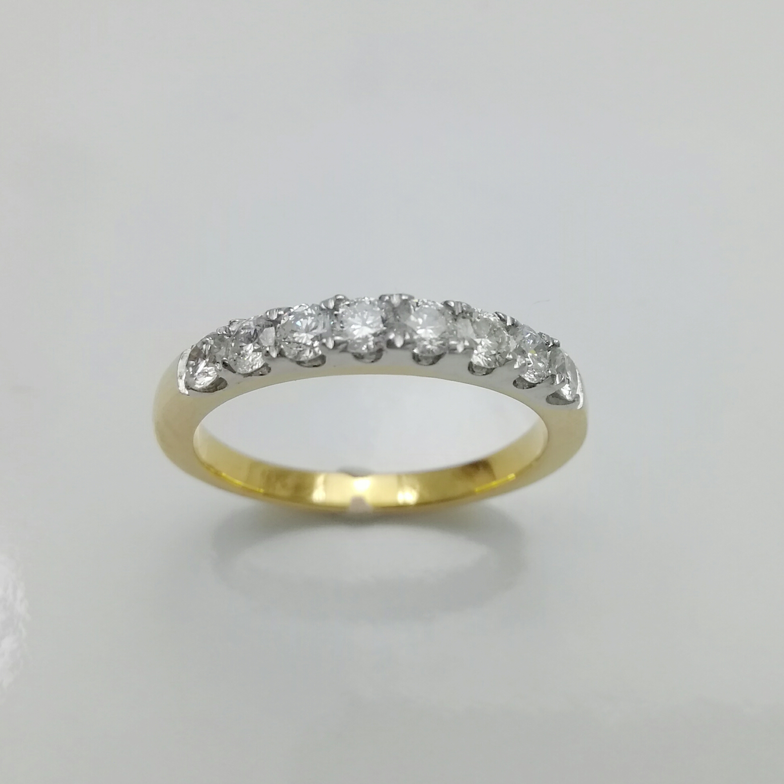 แหวนเพชรแถวเรียงน้ำหนักรวม 0.40 cts