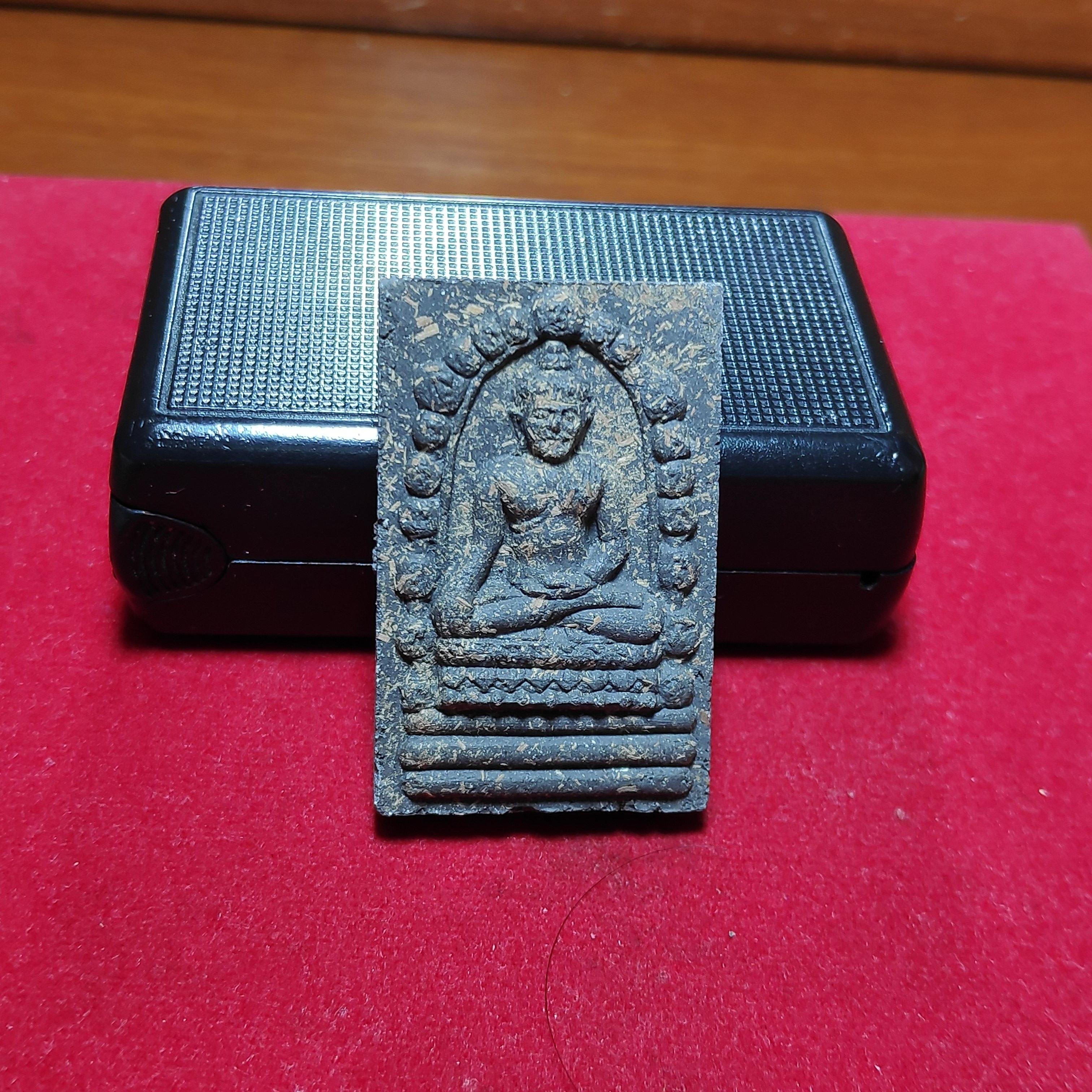 พระพุทธสิหิงค์รุ่นหลักเมืองนครศรีธรรมราชเนื้อดำผสมไม้ปี2530