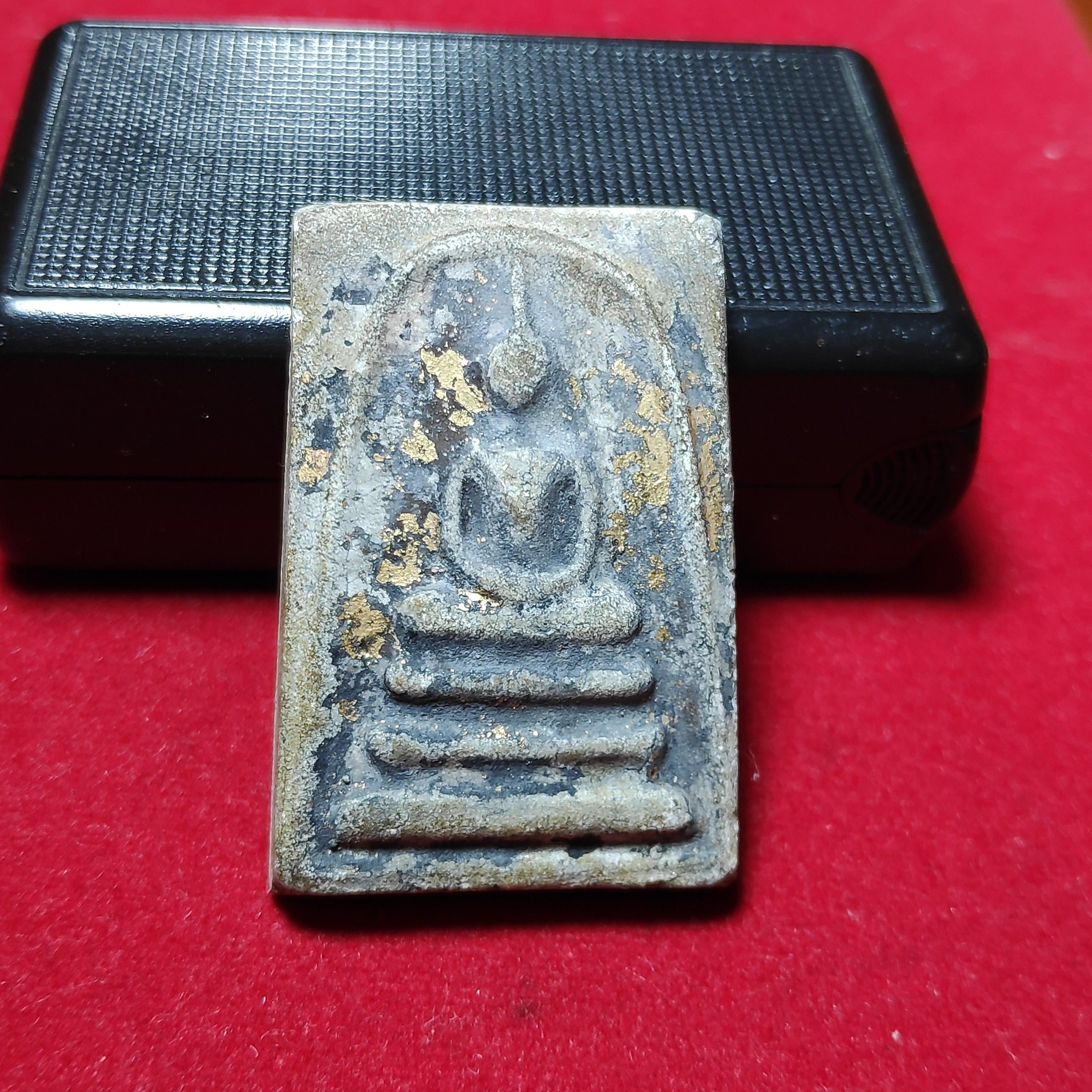 พระสมเด็จลงรักปิดทองหลังฝังปลาตะเพียนทอง