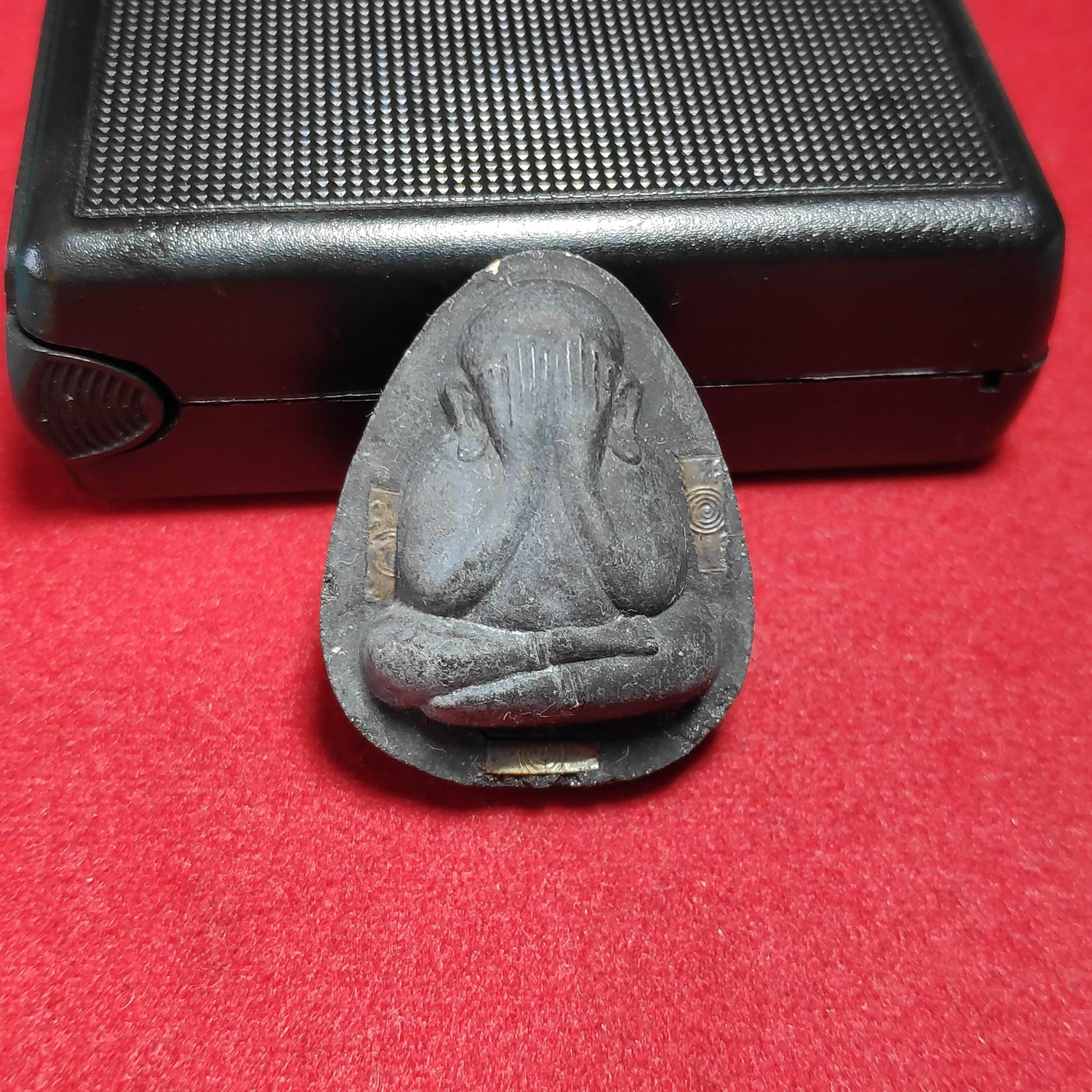 พระปิดตาเนื้อผงวัดบางเกาะเทพศักดิ์