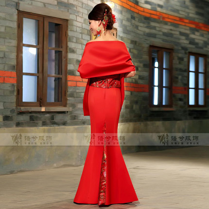 กี่เพ้ายาว สีแดงเกาะอกพร้อมผ้าคลุมไหล่ X158