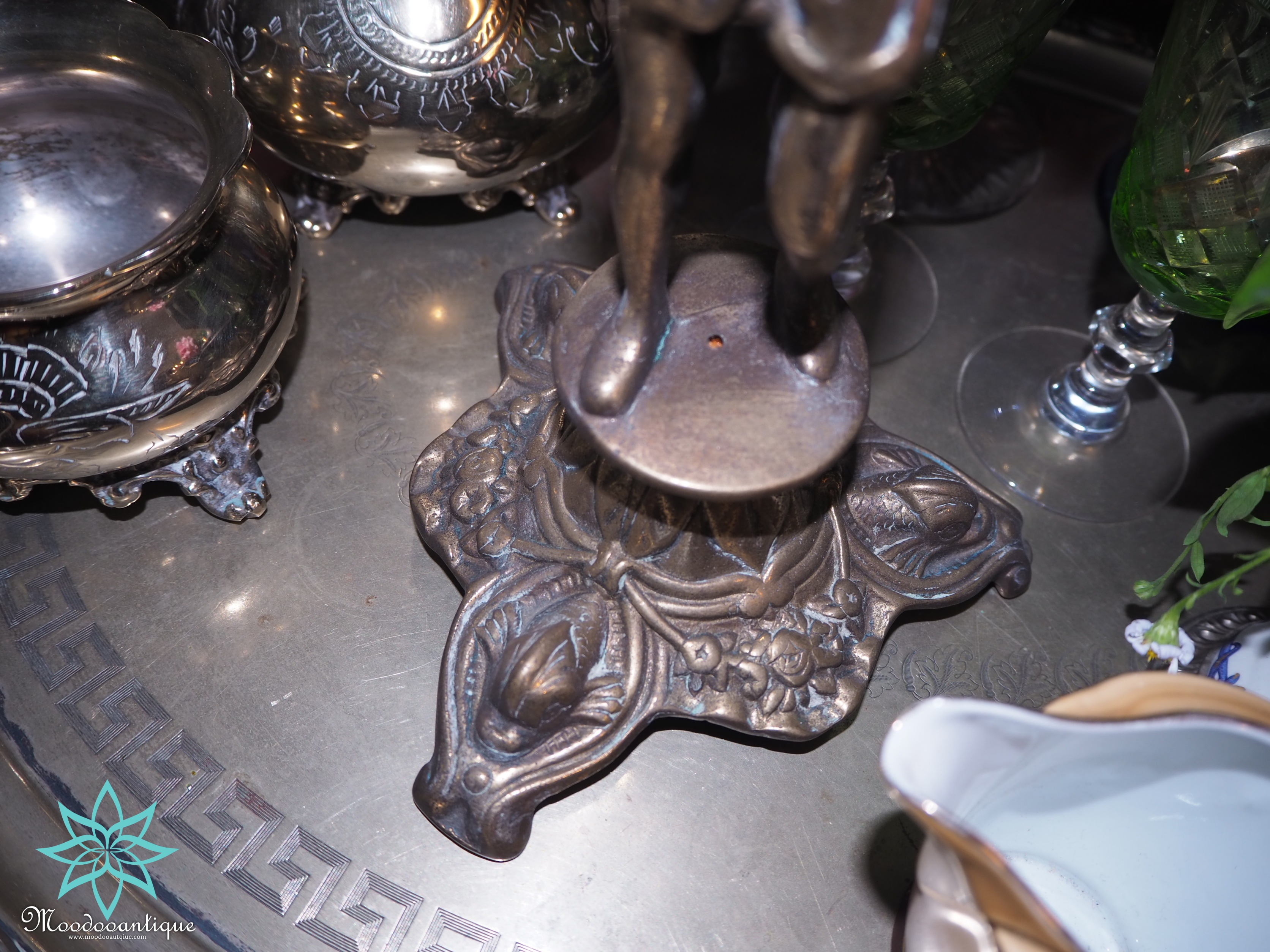 เชิงเทียนทองเหลือง