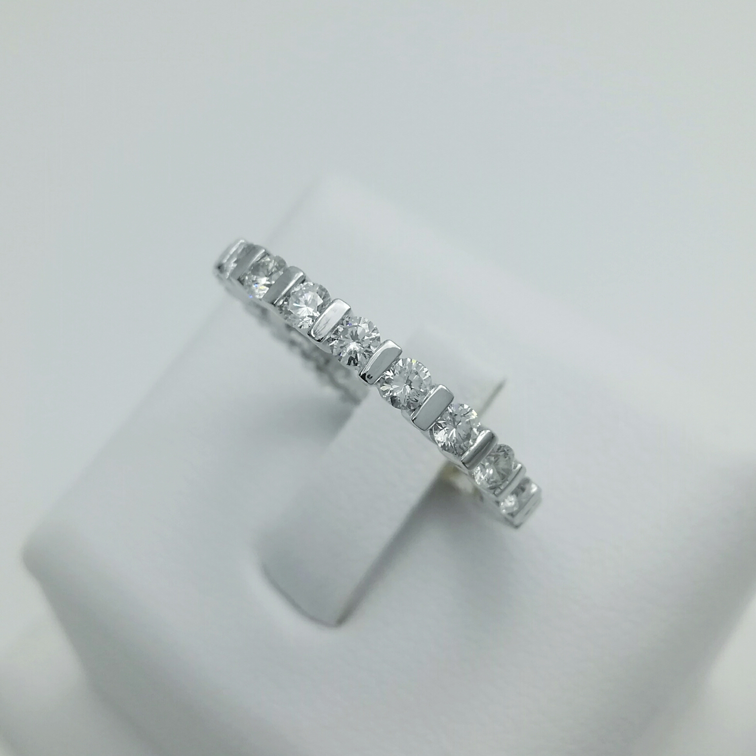 แหวนเพชรรอบวง Eternity ring น้ำหนักรวม 1.05 กะรัต