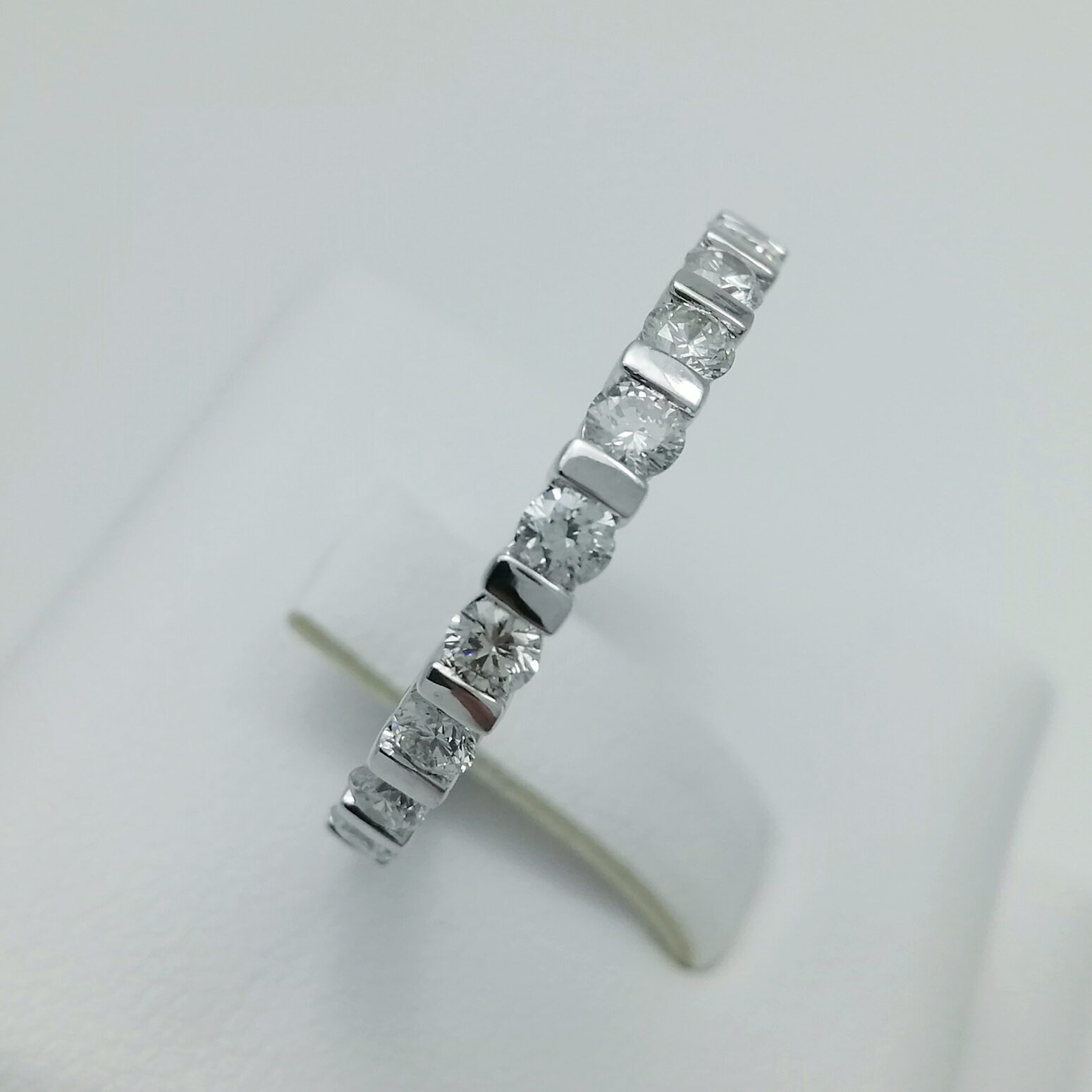 แหวนเพชรรอบวง Eternity ring น้ำหนักรวม 1.05 กะรัต