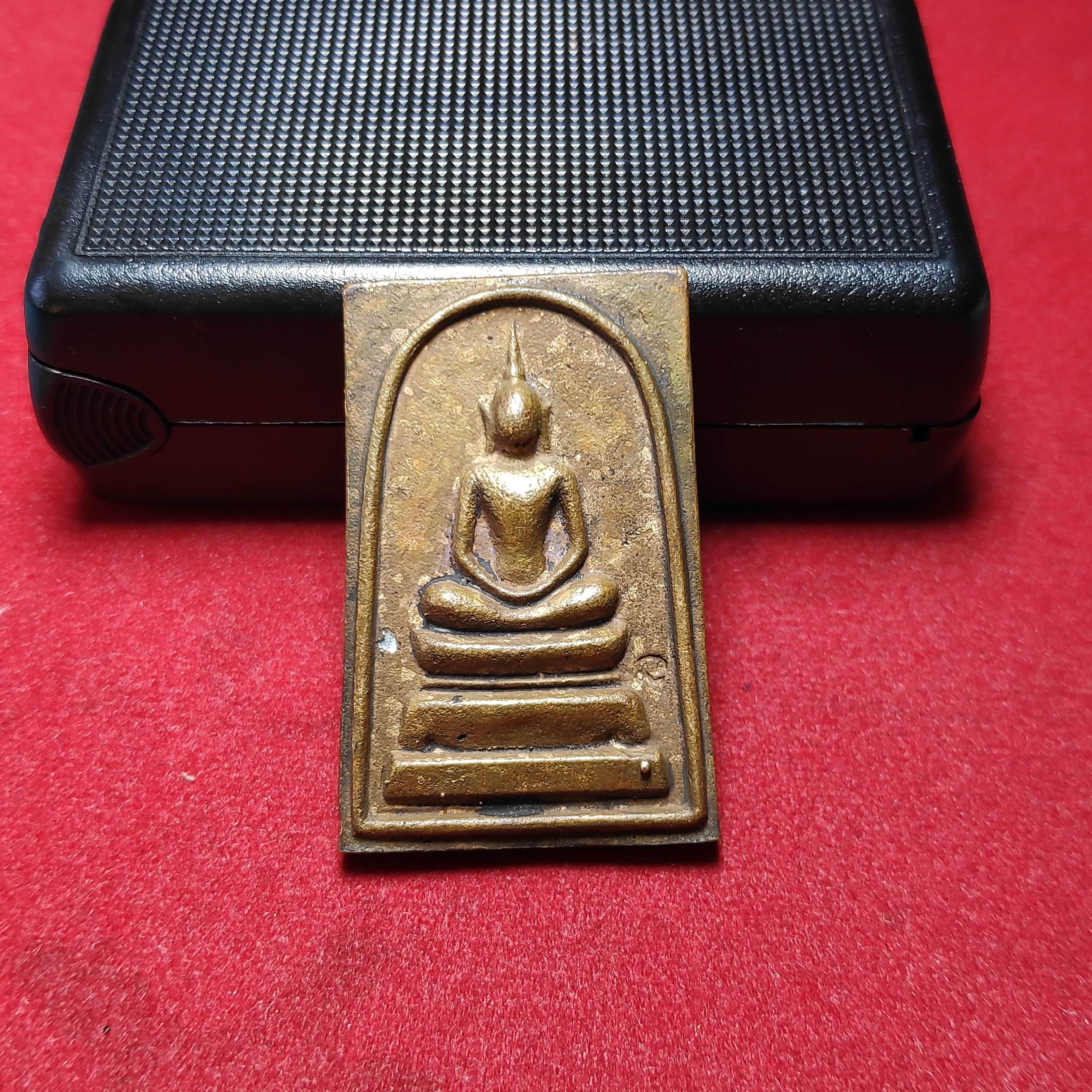 เหรียญหล่อสมเด็จมหาเมตตารุ่นทูลเกล้าสมเด็จพระญาณสังวรวัดบวรฯปี2529