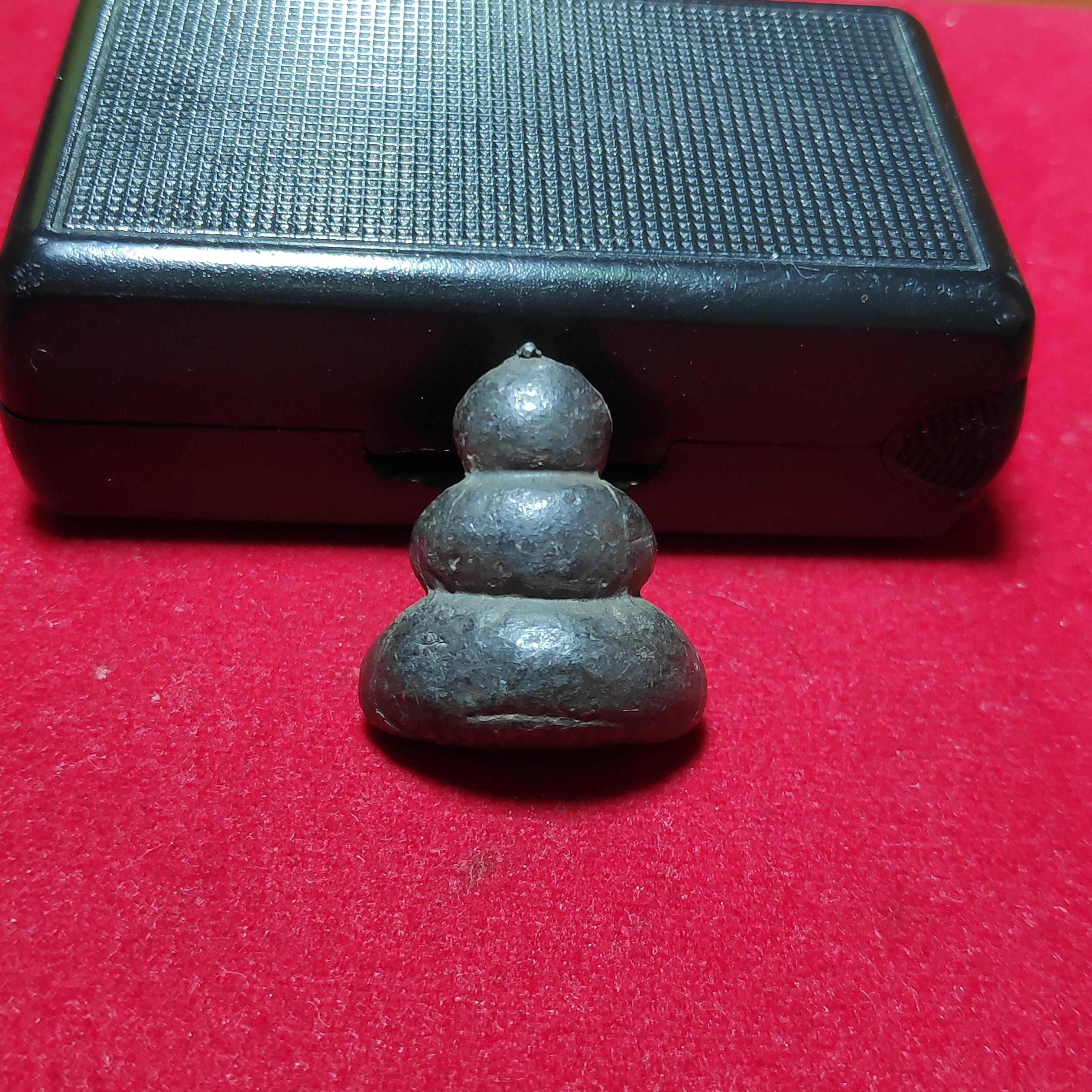 พระปิดตาหลวงพ่อปล้องวัดหลุมดินเนื้อตะกั่ว