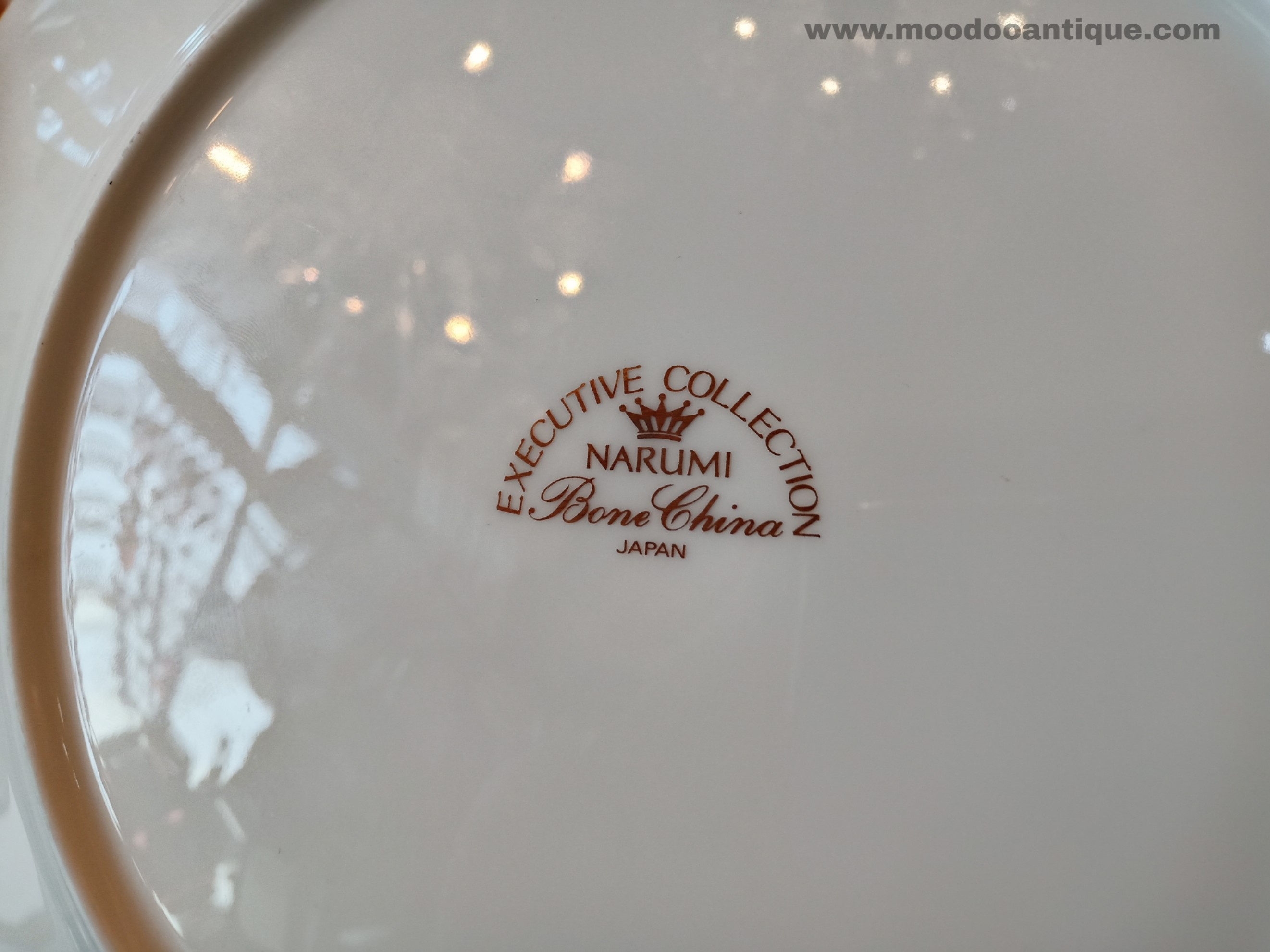 จานสำหรับสะสมของ Narumi ญี่ปุ่นรุ่น Executive collection