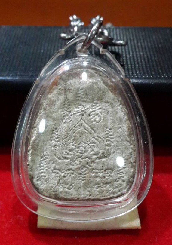 พระผงหลวงปู่หมุน รุ่นนั่งเมฆปี2543