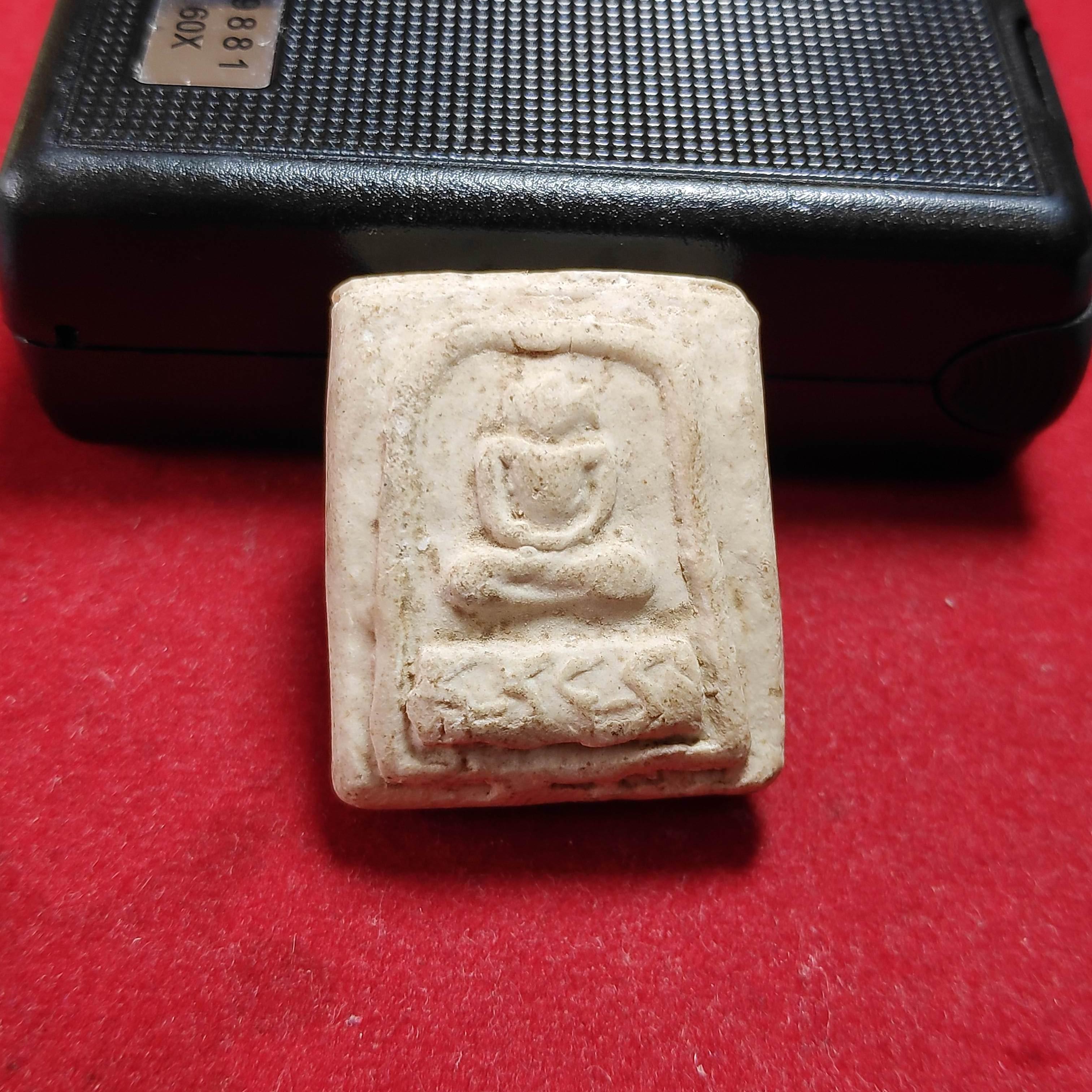 พระสมเด็จอรหังหลวงปู่ทองวัดราชโยธาหลังจารยันต์เนื้อผงพุทธคุณ