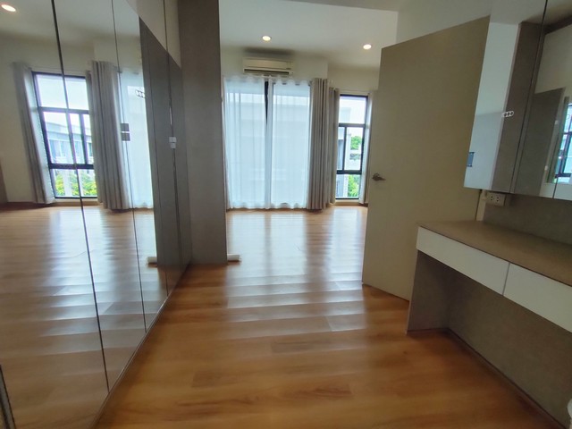 (MH0168) ขายและให้เช่าทฮ. 3 ชั้น ม.บ้านกลางเมือง พระราม 2-พุทธบูชา Built-in พร้อมอยู่