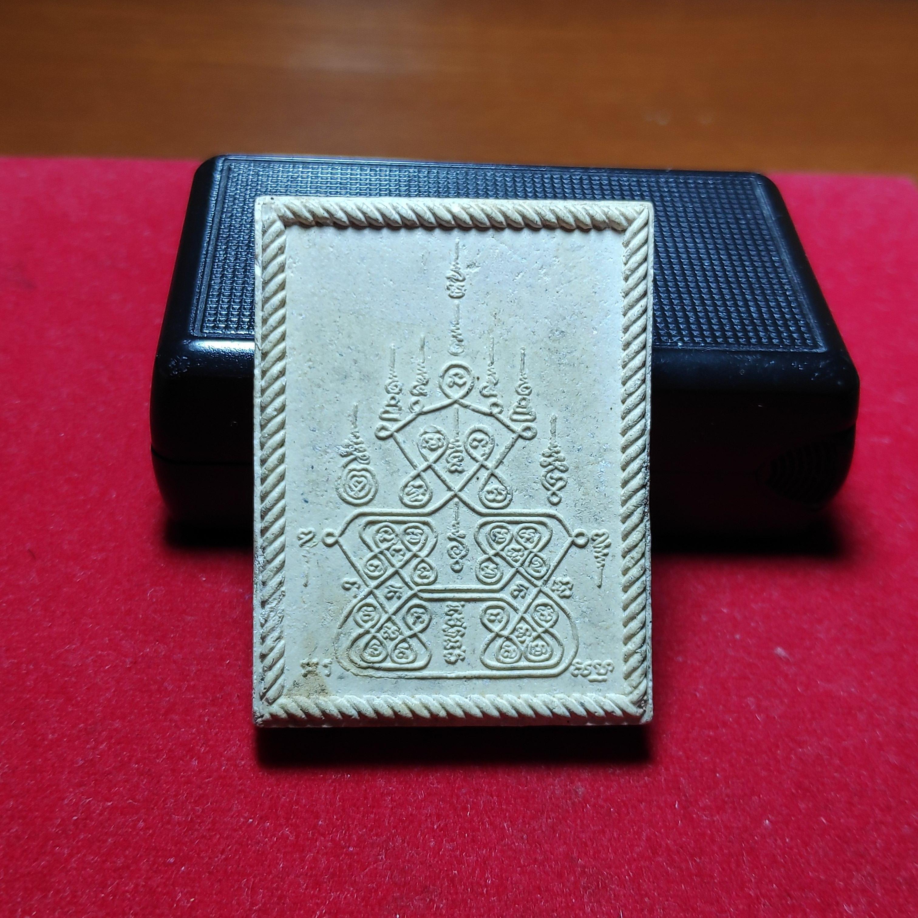 พระพุทธสาริกาคู่ฝังพลอยหลังยันต์ครูบากฤษณะวัดป่ามหาวัน