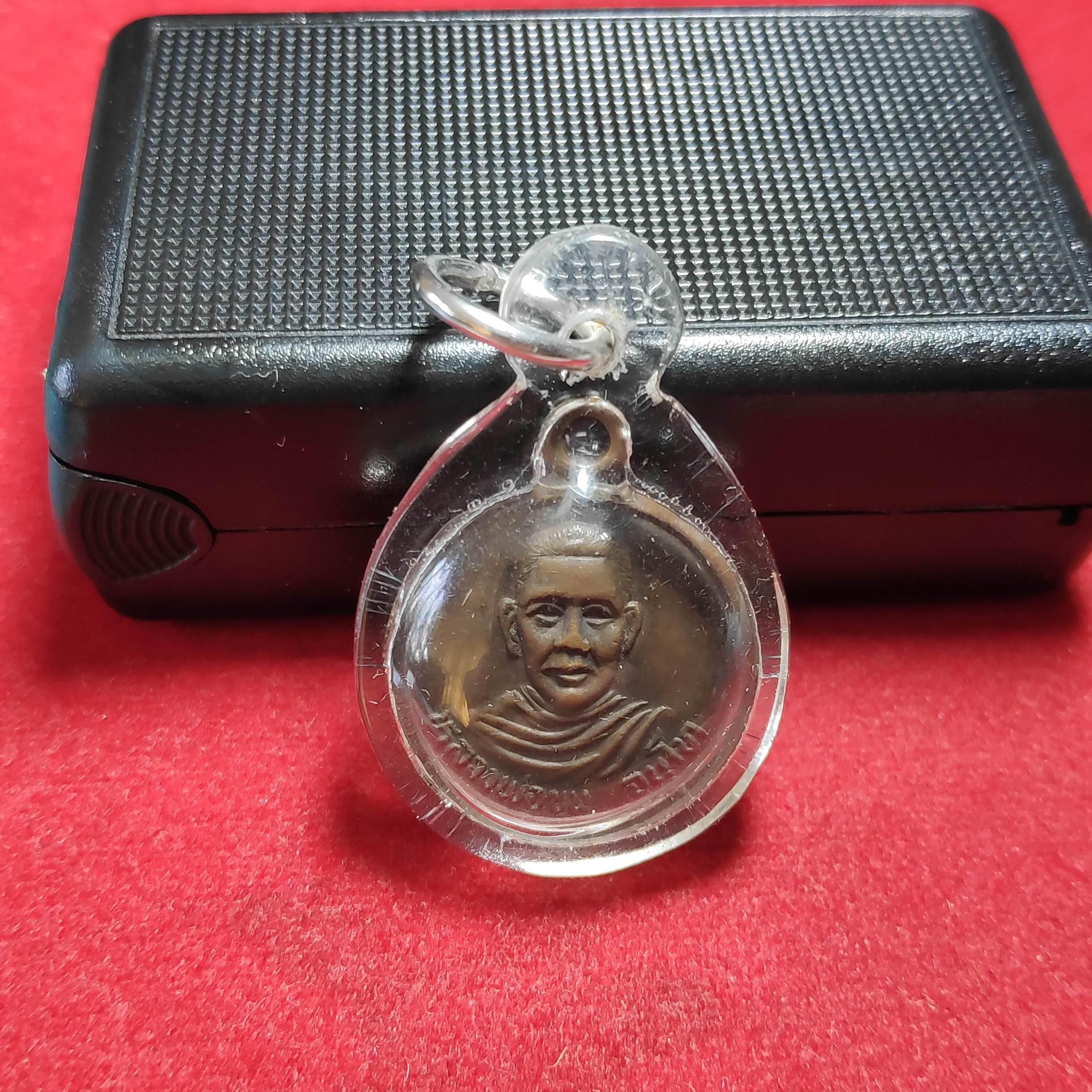 เหรียญกลมเล็กหลวงพ่อขุนรุ่นทุนศึกษาวัดทัพหลวงบนเขา จ.อุทัยธานี